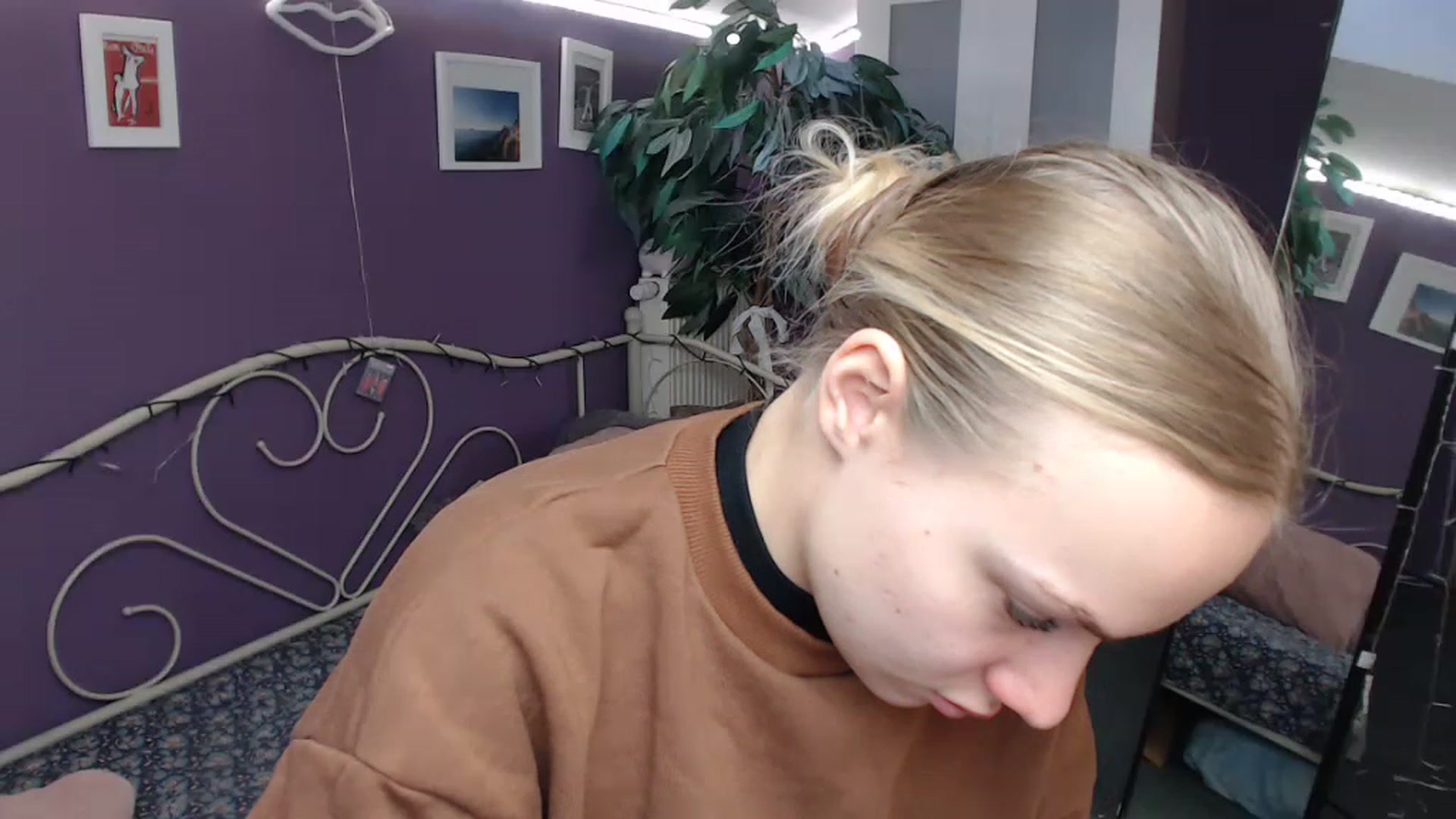 Gallery image thumbnail from JoanQueen's myfreecams stream on, 12/06/2022, 09:41 image 2 of 20