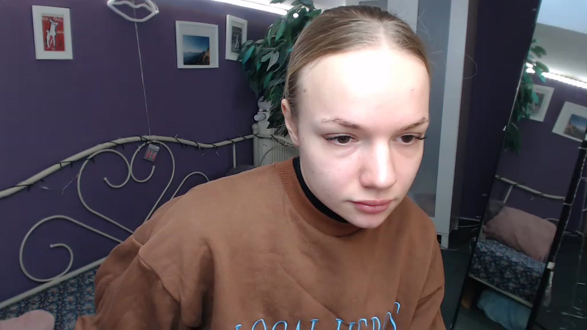 Gallery image thumbnail from JoanQueen's myfreecams stream on, 12/06/2022, 09:41 image 17 of 20