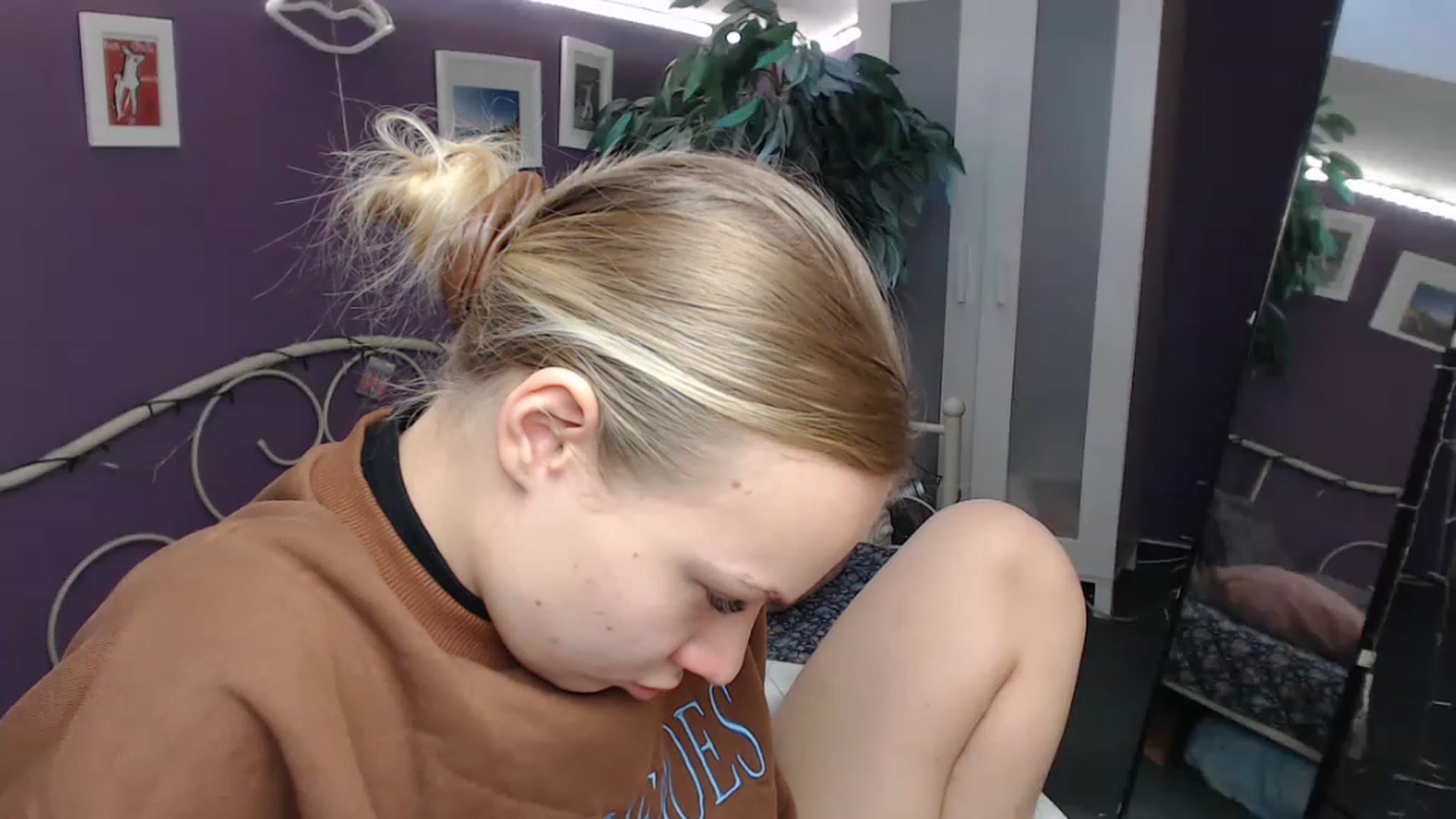 Gallery image thumbnail from JoanQueen's myfreecams stream on, 12/06/2022, 11:04 image 18 of 20