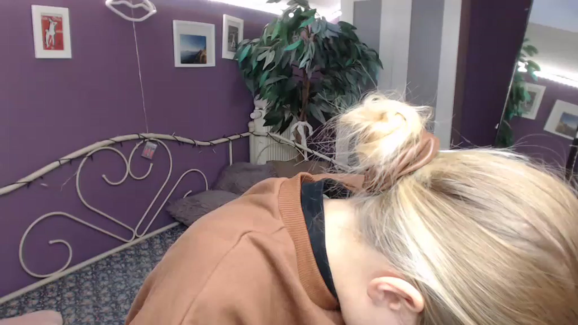Gallery image thumbnail from JoanQueen's myfreecams stream on, 12/06/2022, 11:04 image 4 of 20