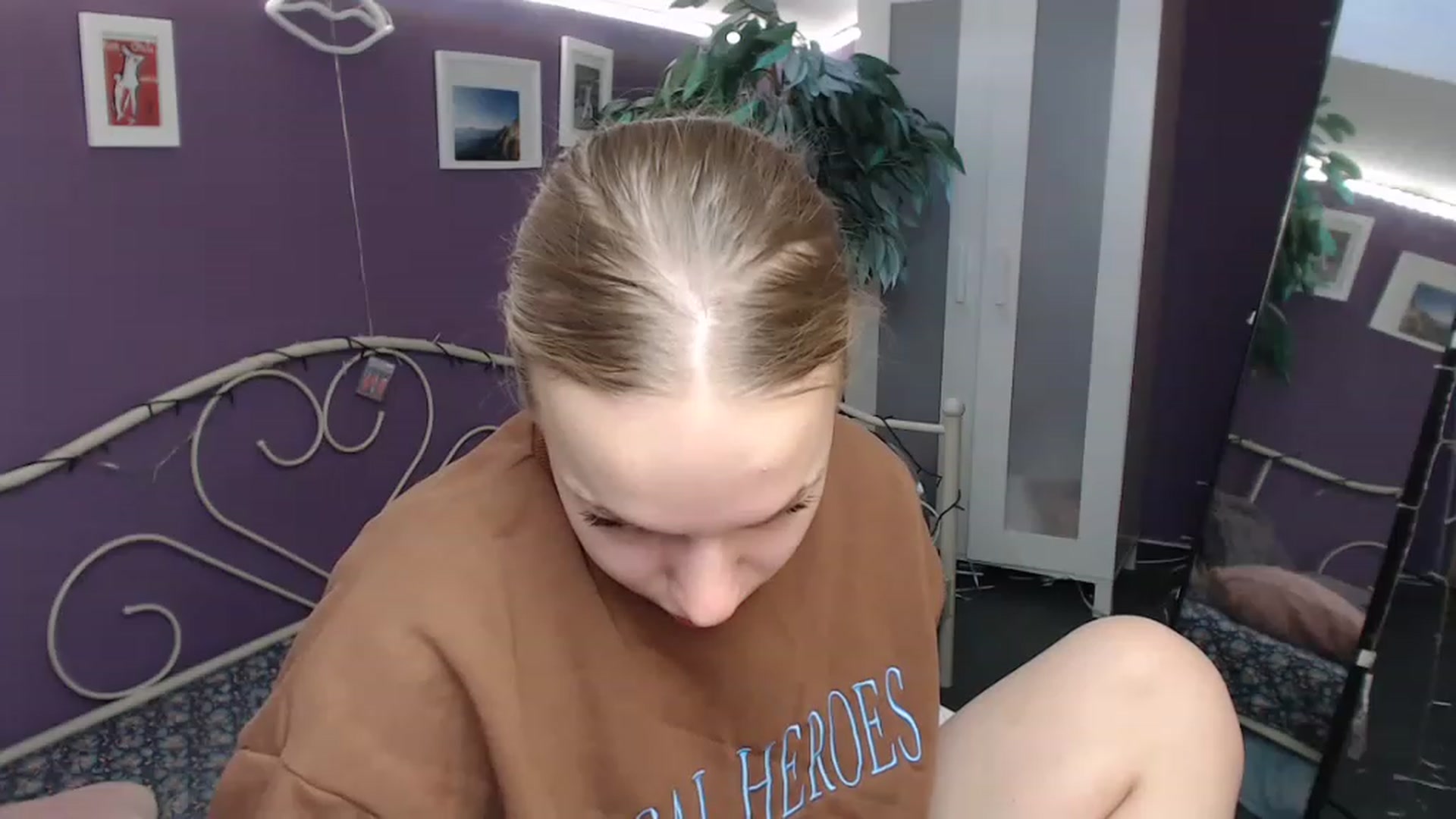 Gallery image thumbnail from JoanQueen's myfreecams stream on, 12/06/2022, 11:04 image 14 of 20