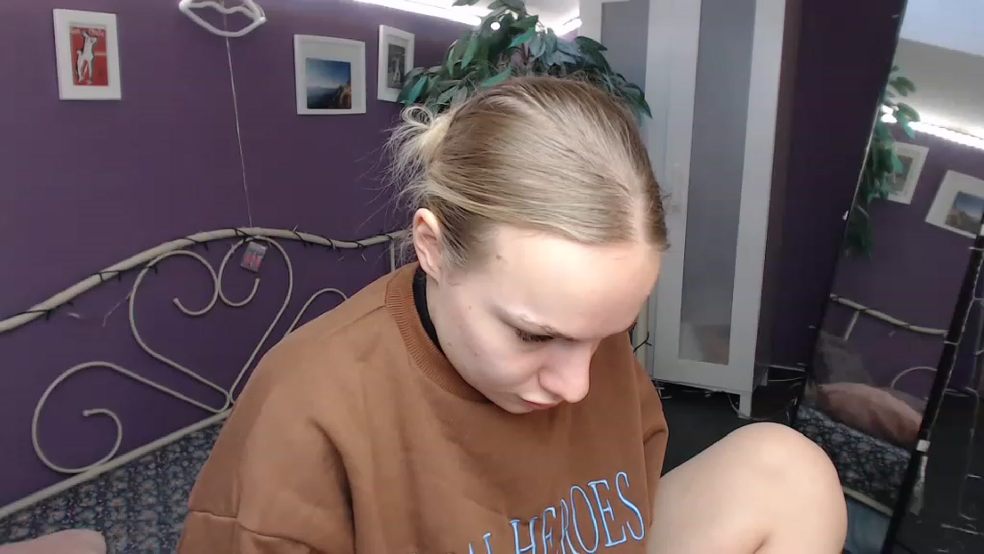 Gallery image thumbnail from JoanQueen's myfreecams stream on, 12/06/2022, 11:04 image 13 of 20
