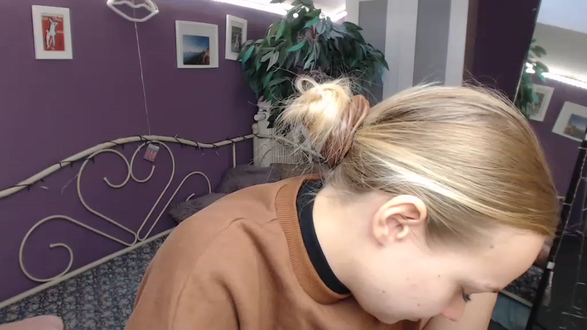 Gallery image thumbnail from JoanQueen's myfreecams stream on, 12/06/2022, 11:04 image 11 of 20