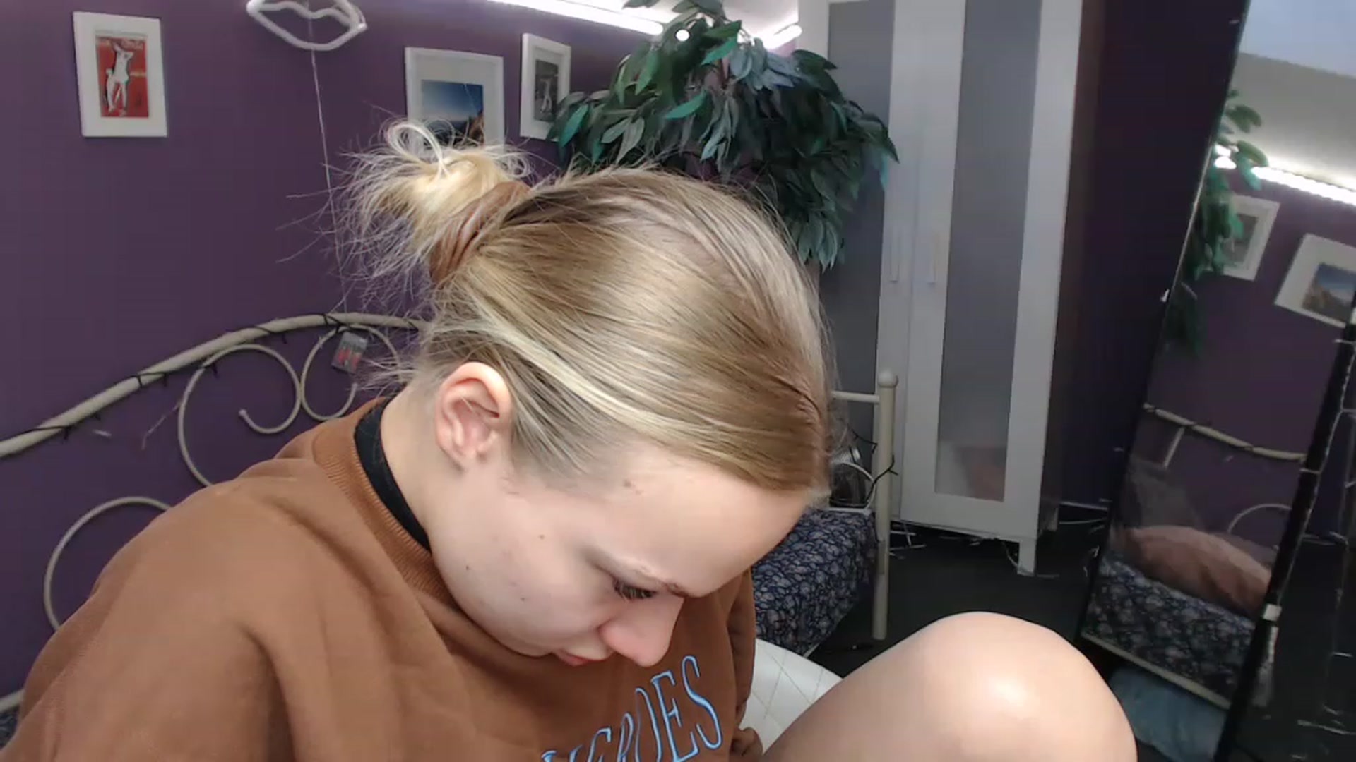 Gallery image thumbnail from JoanQueen's myfreecams stream on, 12/06/2022, 11:04 image 20 of 20