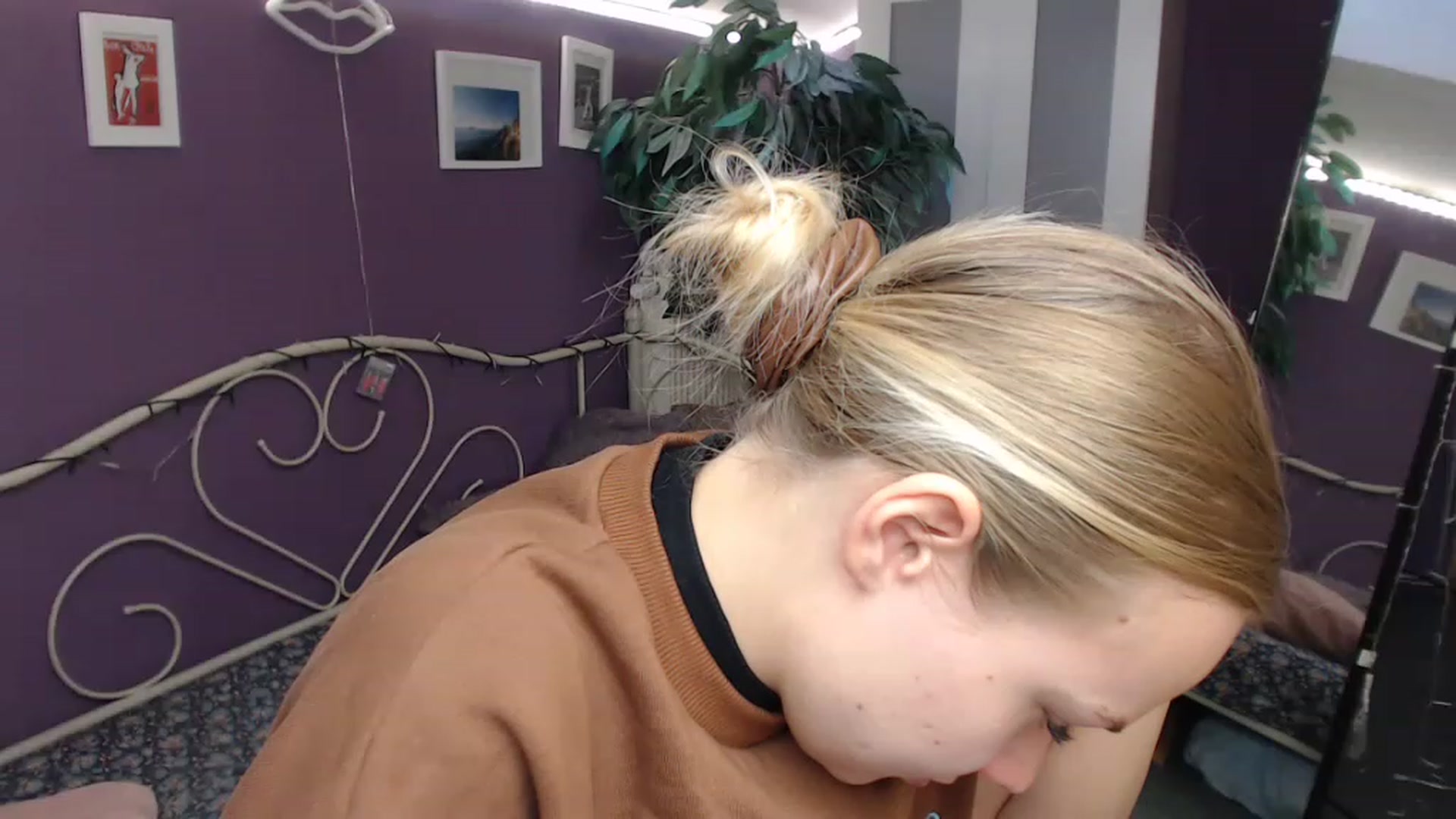 Gallery image thumbnail from JoanQueen's myfreecams stream on, 12/06/2022, 11:04 image 17 of 20