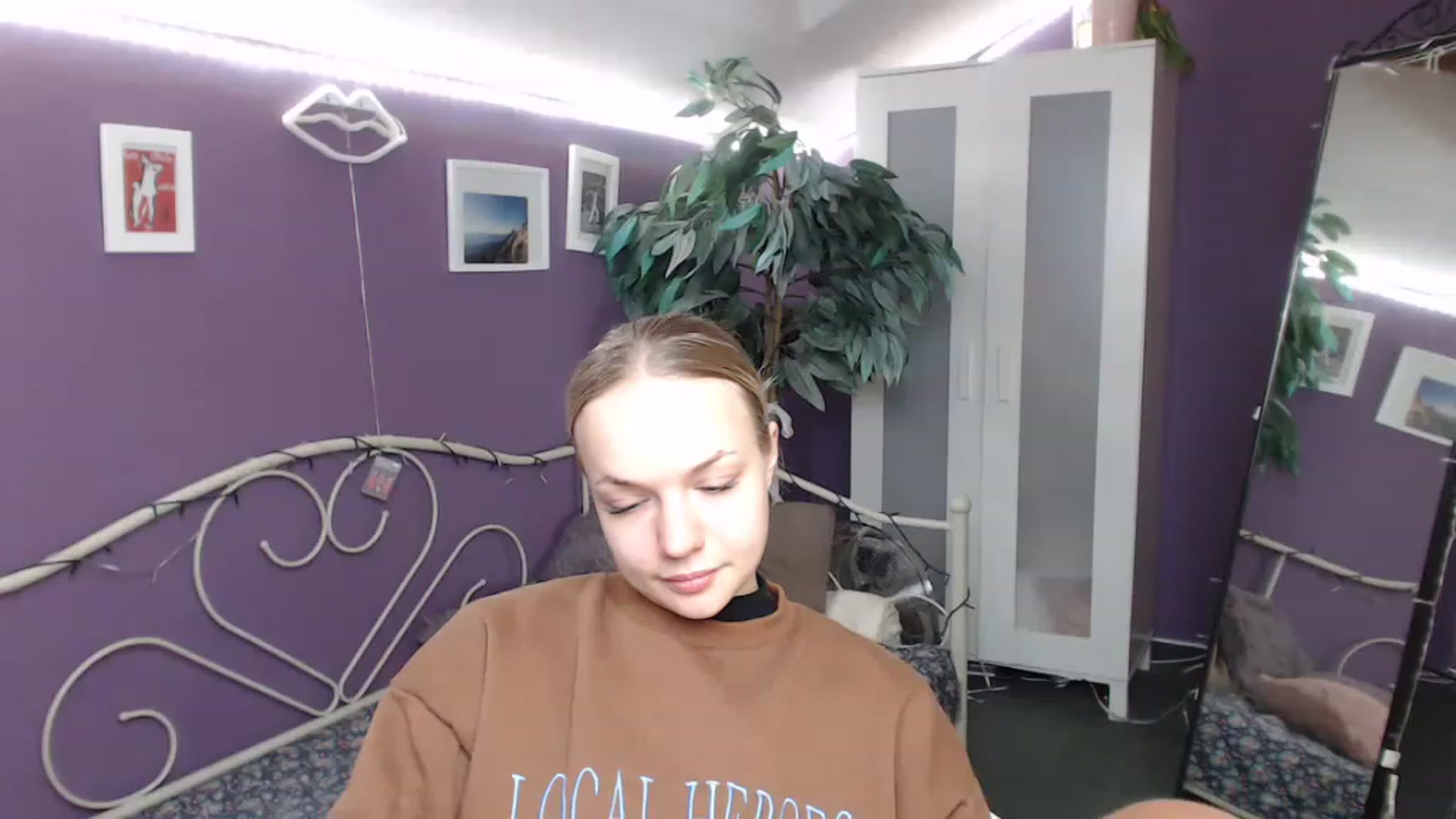 Gallery image thumbnail from JoanQueen's myfreecams stream on, 12/06/2022, 14:44 image 20 of 20