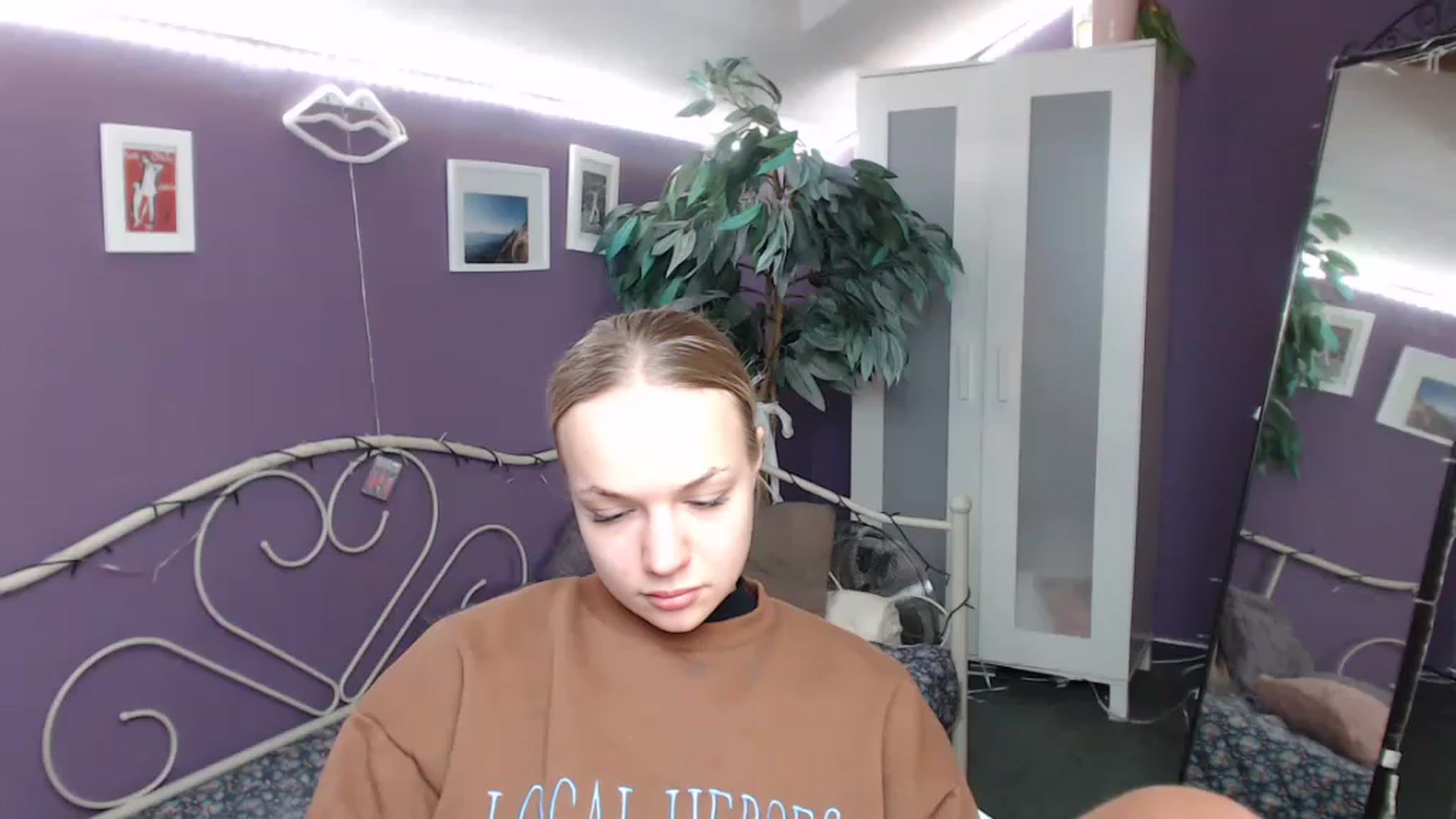 Gallery image thumbnail from JoanQueen's myfreecams stream on, 12/06/2022, 14:44 image 12 of 20