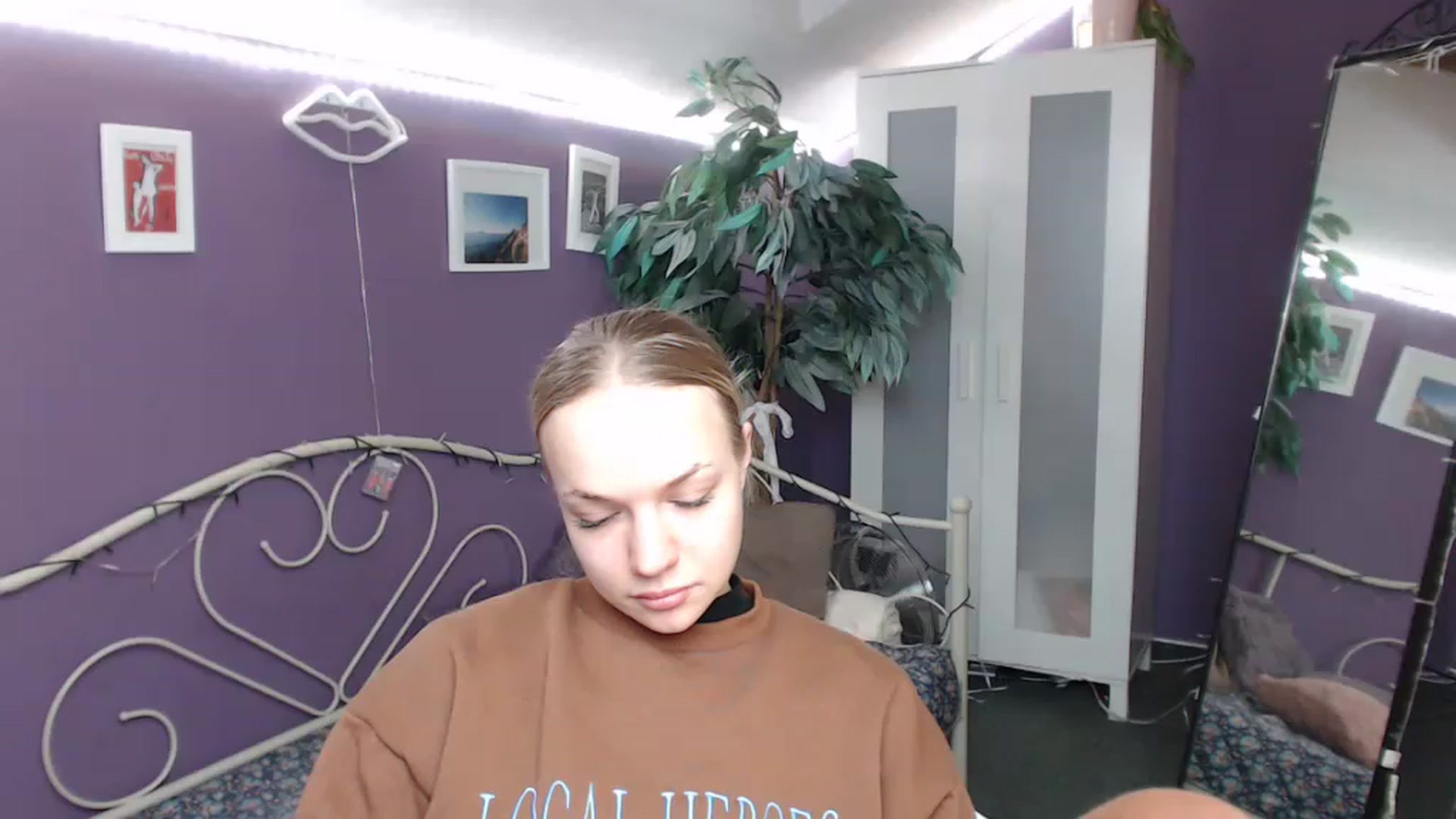 Gallery image thumbnail from JoanQueen's myfreecams stream on, 12/06/2022, 14:44 image 11 of 20