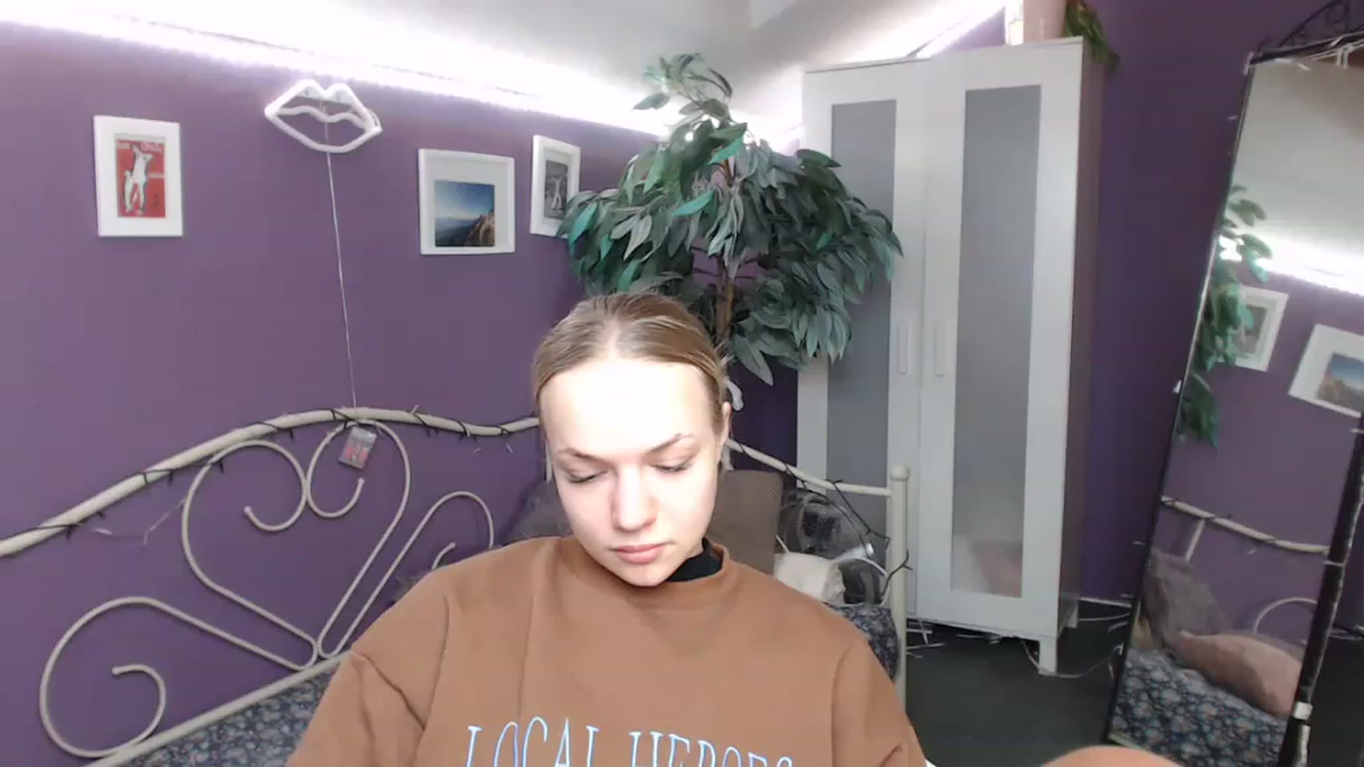Gallery image thumbnail from JoanQueen's myfreecams stream on, 12/06/2022, 14:44 image 15 of 20