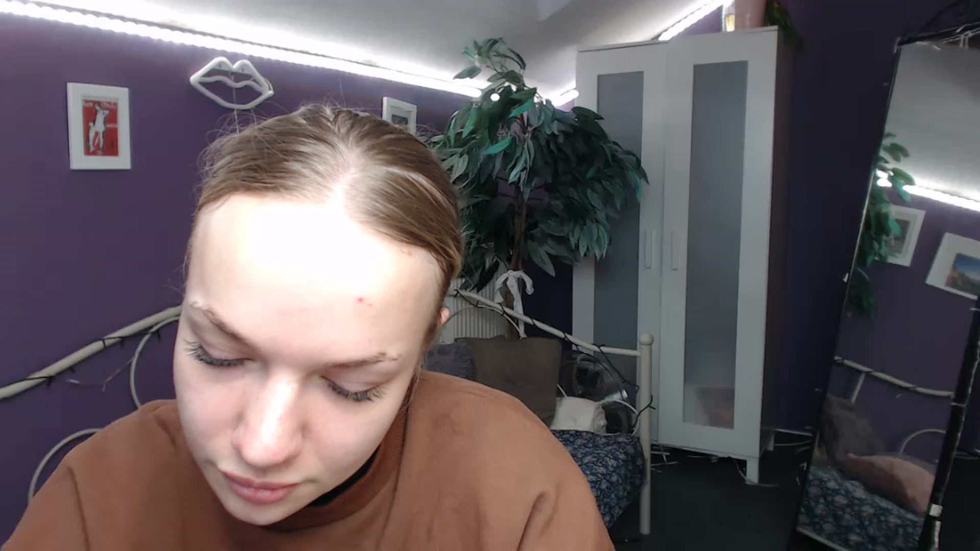 Gallery image thumbnail from JoanQueen's myfreecams stream on, 12/06/2022, 14:44 image 2 of 20