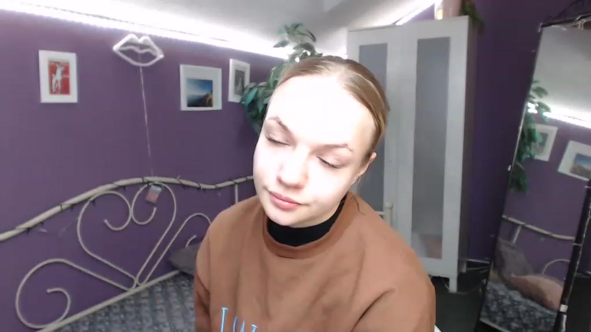 Gallery image thumbnail from JoanQueen's myfreecams stream on, 12/06/2022, 14:44 image 3 of 20