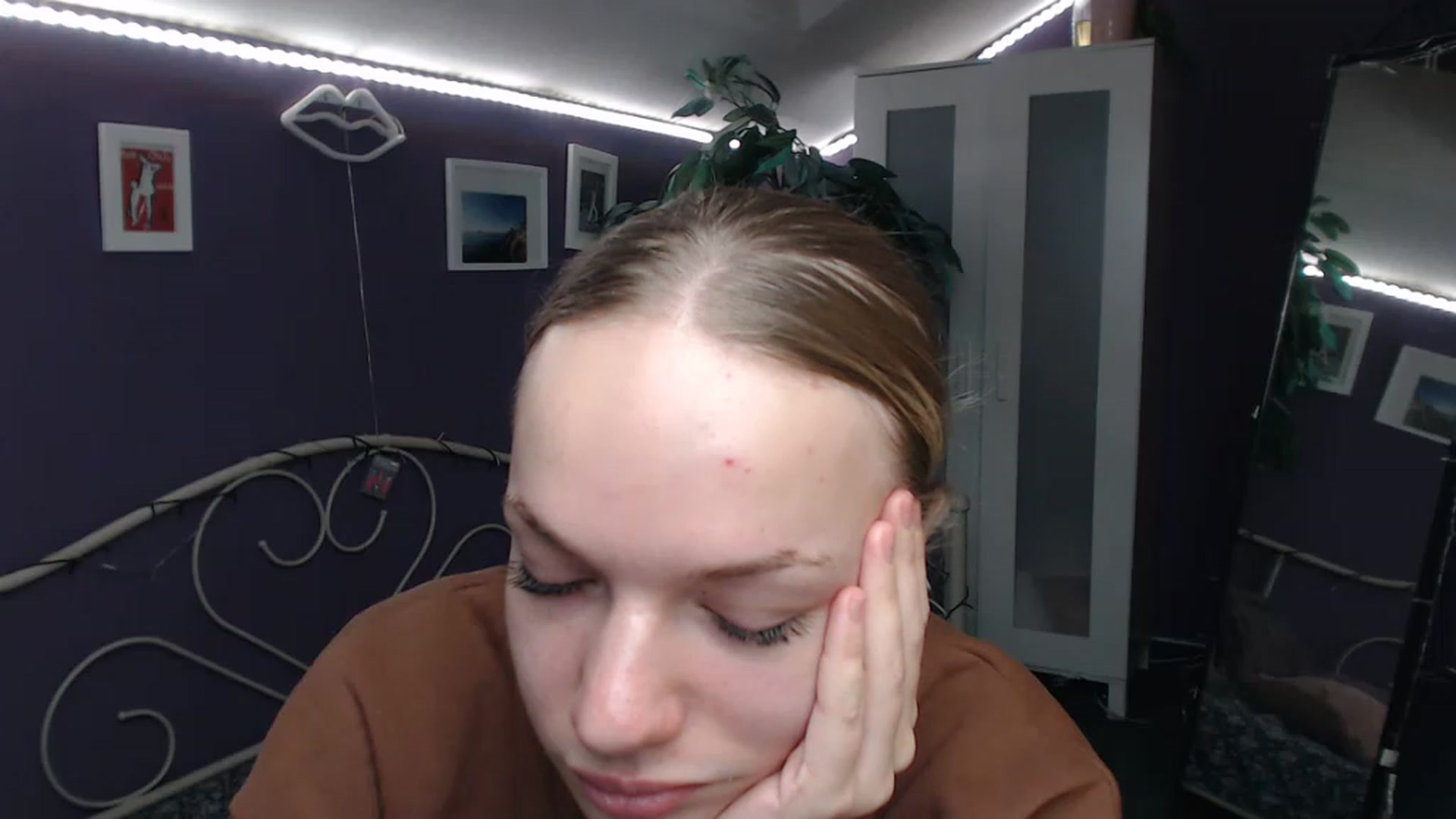Gallery image thumbnail from JoanQueen's myfreecams stream on, 12/06/2022, 15:41 image 3 of 20
