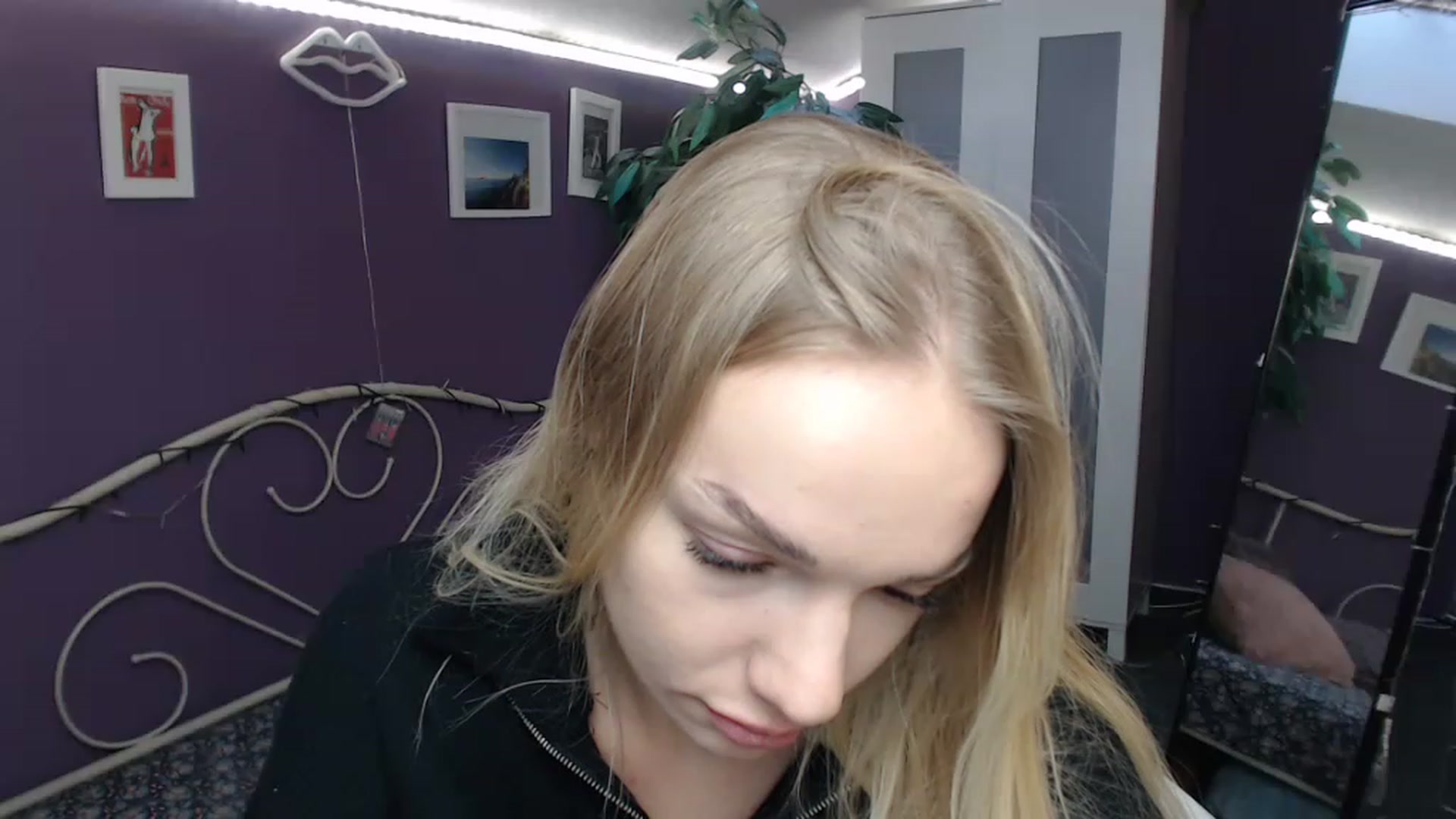 Gallery image thumbnail from JoanQueen's myfreecams stream on, 12/07/2022, 09:32 image 17 of 20