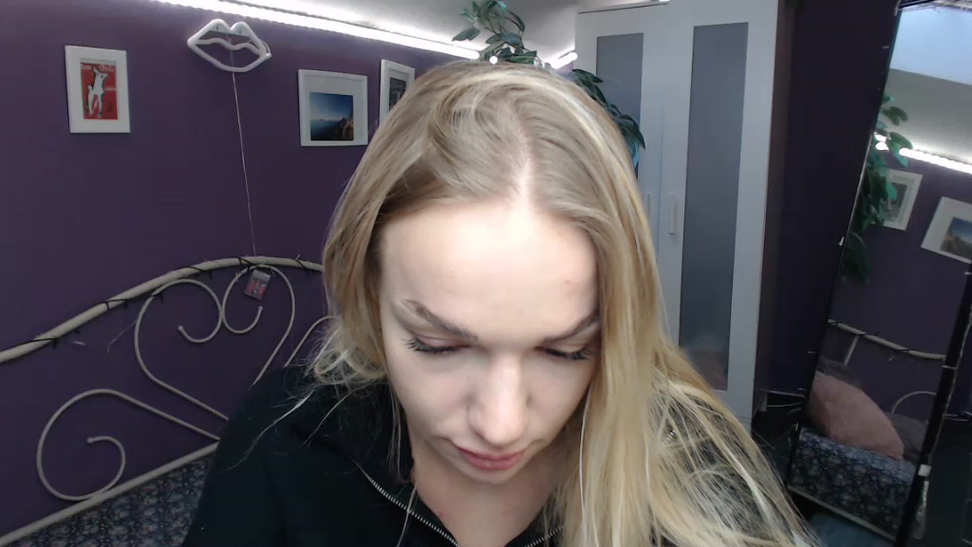 Gallery image thumbnail from JoanQueen's myfreecams stream on, 12/07/2022, 09:32 image 7 of 20