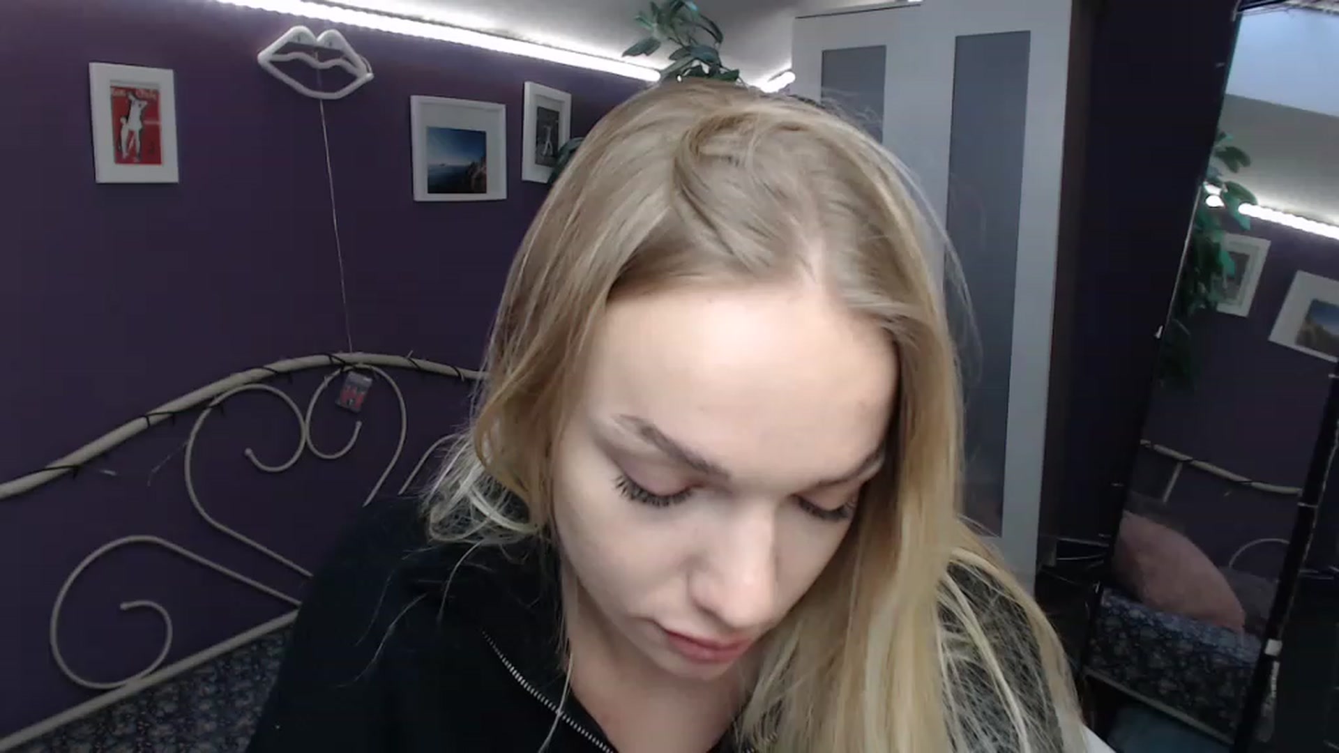 Gallery image thumbnail from JoanQueen's myfreecams stream on, 12/07/2022, 09:32 image 9 of 20