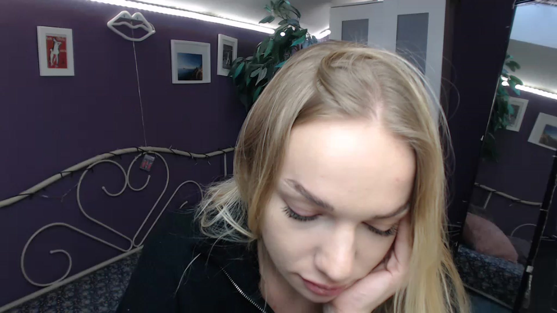 Gallery image thumbnail from JoanQueen's myfreecams stream on, 12/07/2022, 09:32 image 11 of 20