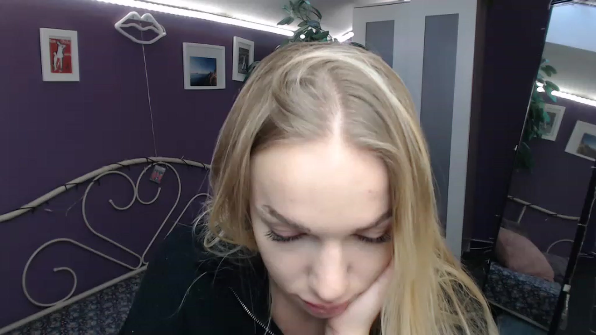 Gallery image thumbnail from JoanQueen's myfreecams stream on, 12/07/2022, 09:32 image 10 of 20