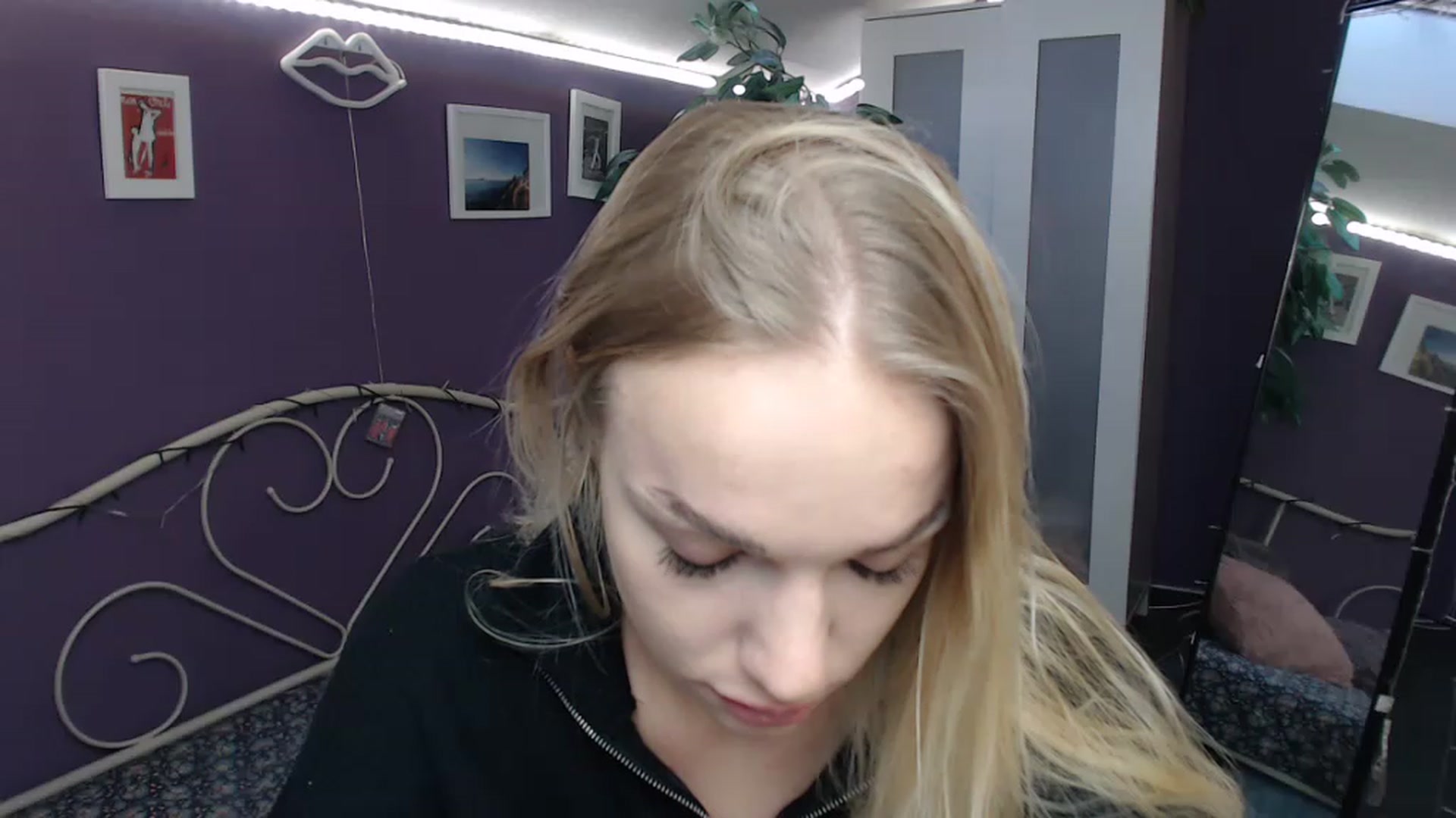 Gallery image thumbnail from JoanQueen's myfreecams stream on, 12/07/2022, 09:32 image 2 of 20