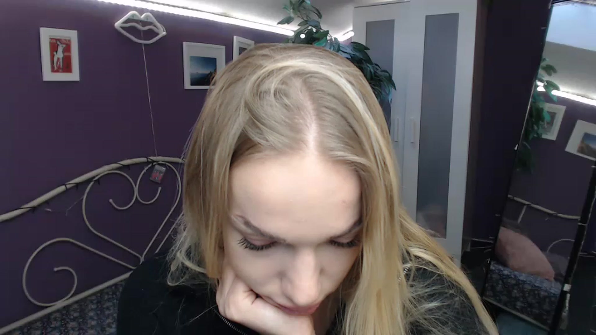 Gallery image thumbnail from JoanQueen's myfreecams stream on, 12/07/2022, 09:32 image 19 of 20