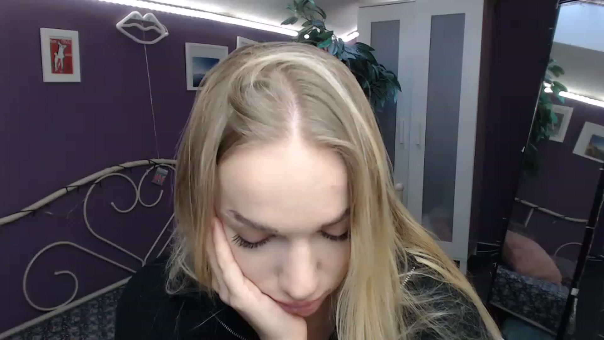 Gallery image thumbnail from JoanQueen's myfreecams stream on, 12/07/2022, 09:32 image 20 of 20