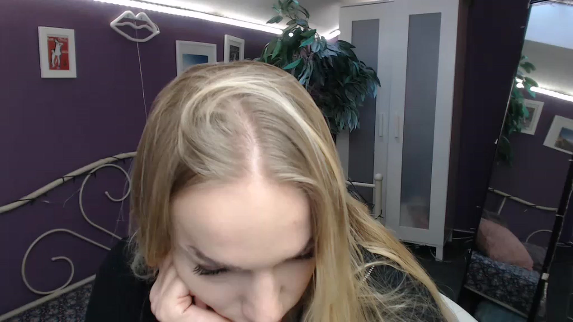 Gallery image thumbnail from JoanQueen's myfreecams stream on, 12/07/2022, 09:32 image 14 of 20