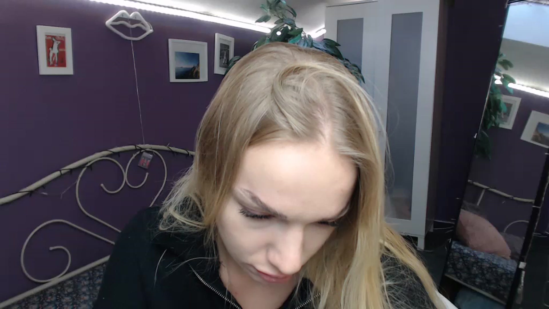 Gallery image thumbnail from JoanQueen's myfreecams stream on, 12/07/2022, 09:32 image 18 of 20