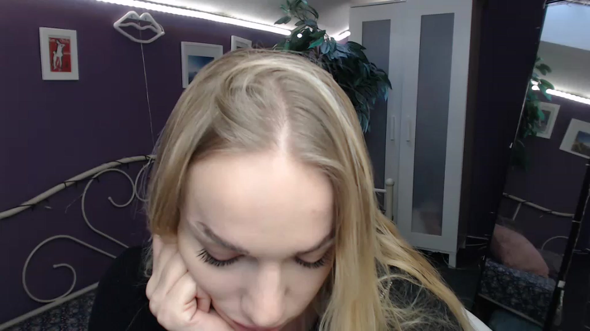 Gallery image thumbnail from JoanQueen's myfreecams stream on, 12/07/2022, 09:32 image 13 of 20