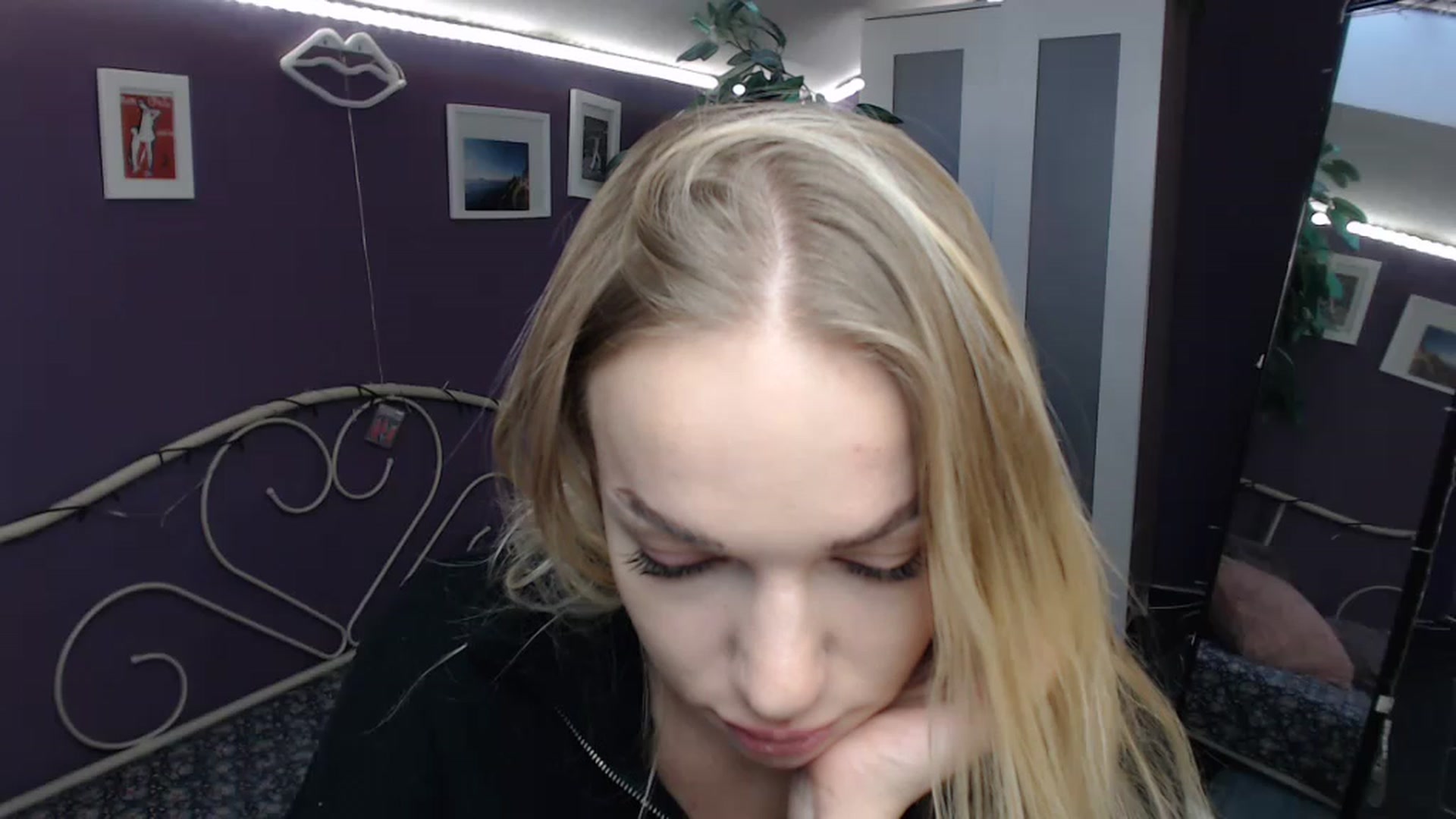 Gallery image thumbnail from JoanQueen's myfreecams stream on, 12/07/2022, 09:32 image 8 of 20