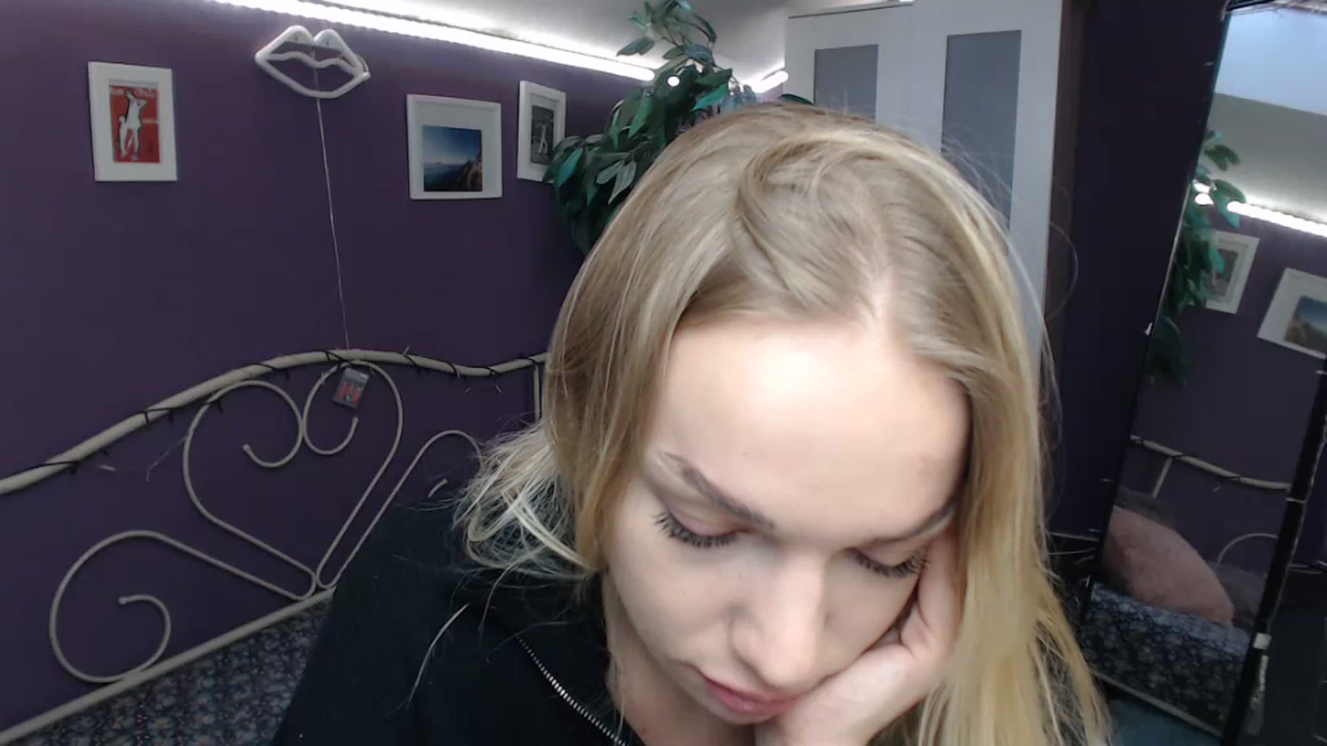 Gallery image thumbnail from JoanQueen's myfreecams stream on, 12/07/2022, 09:32 image 12 of 20