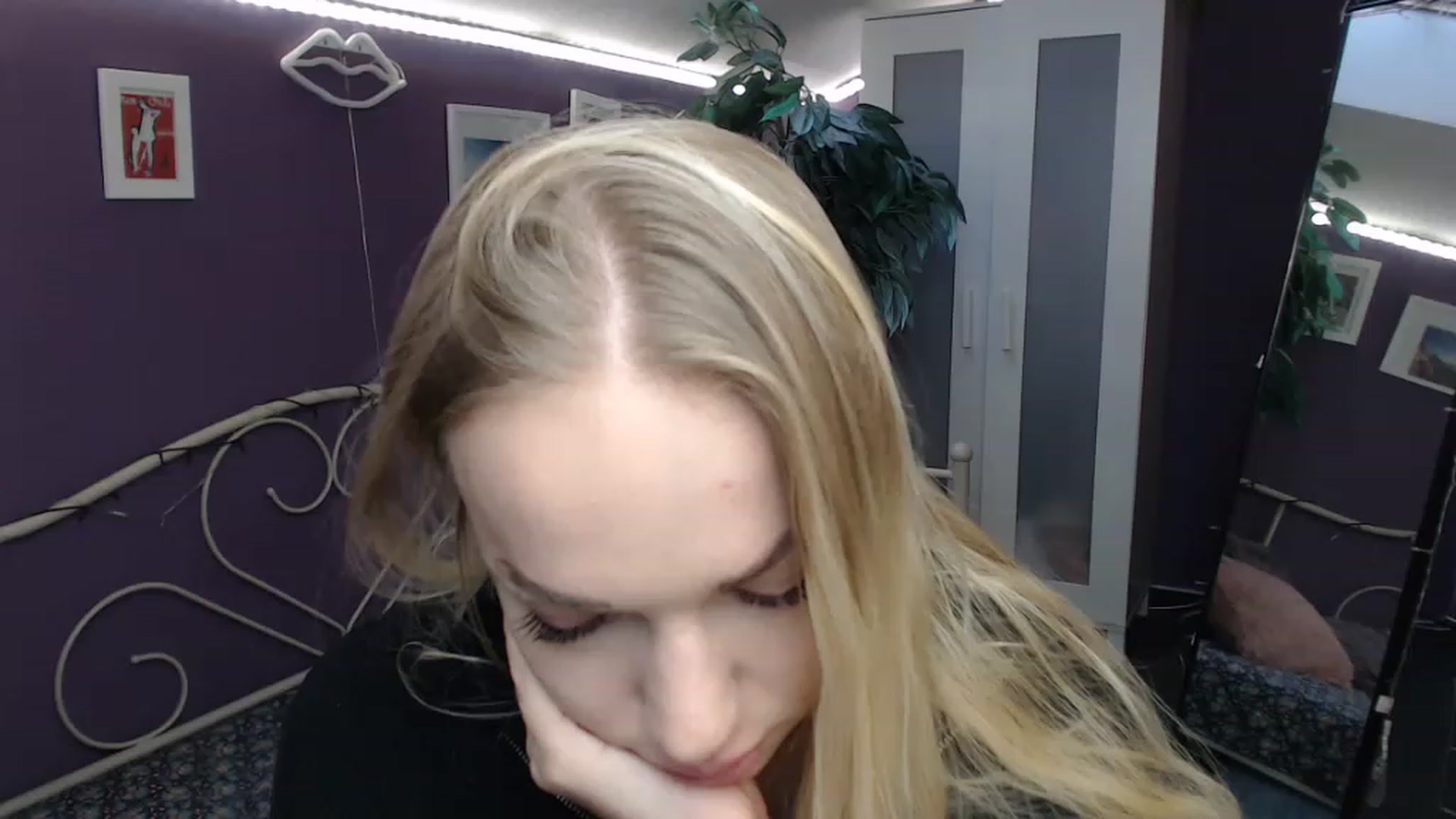 Gallery image thumbnail from JoanQueen's myfreecams stream on, 12/07/2022, 09:32 image 3 of 20