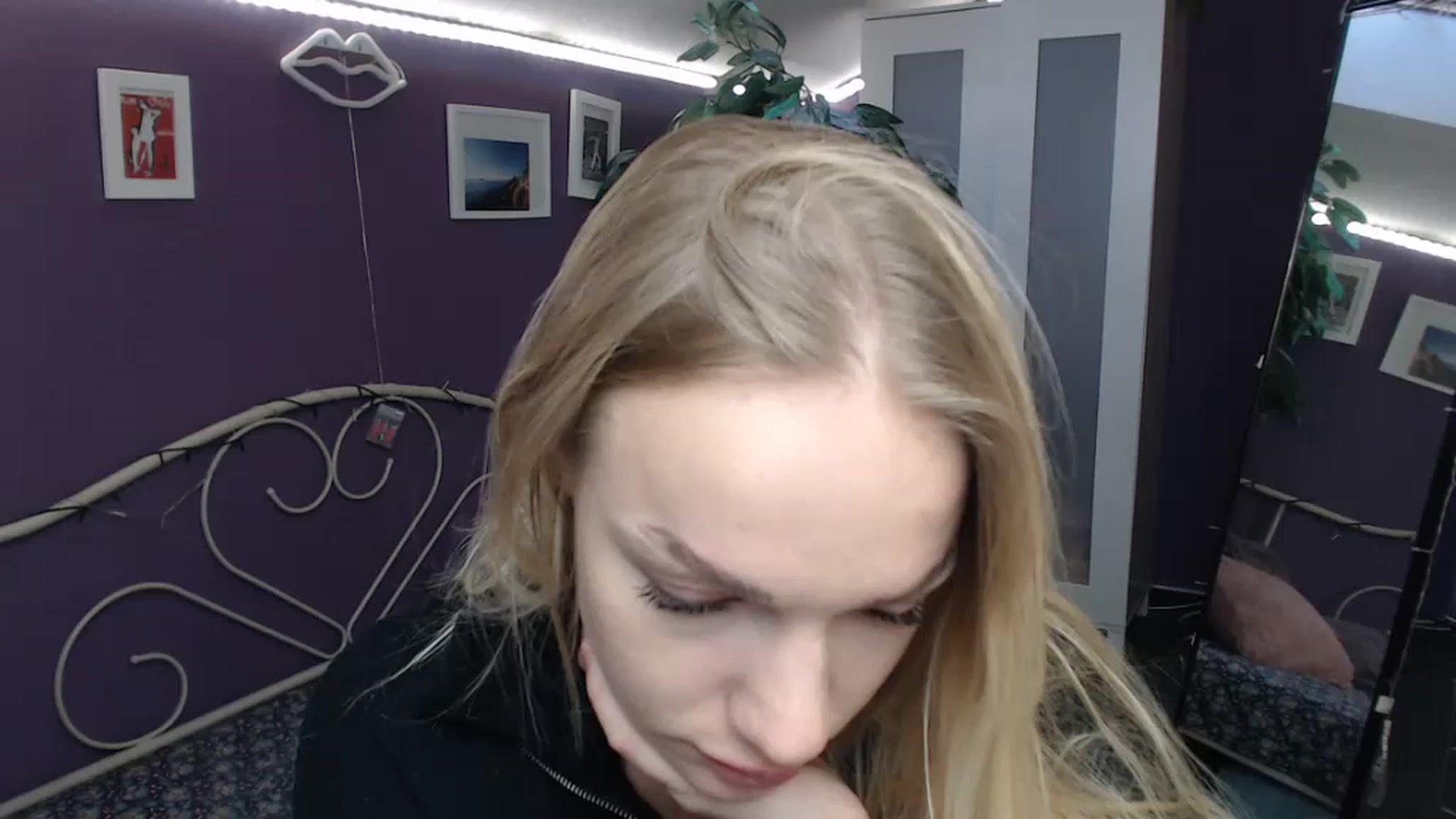 Gallery image thumbnail from JoanQueen's myfreecams stream on, 12/07/2022, 09:32 image 4 of 20