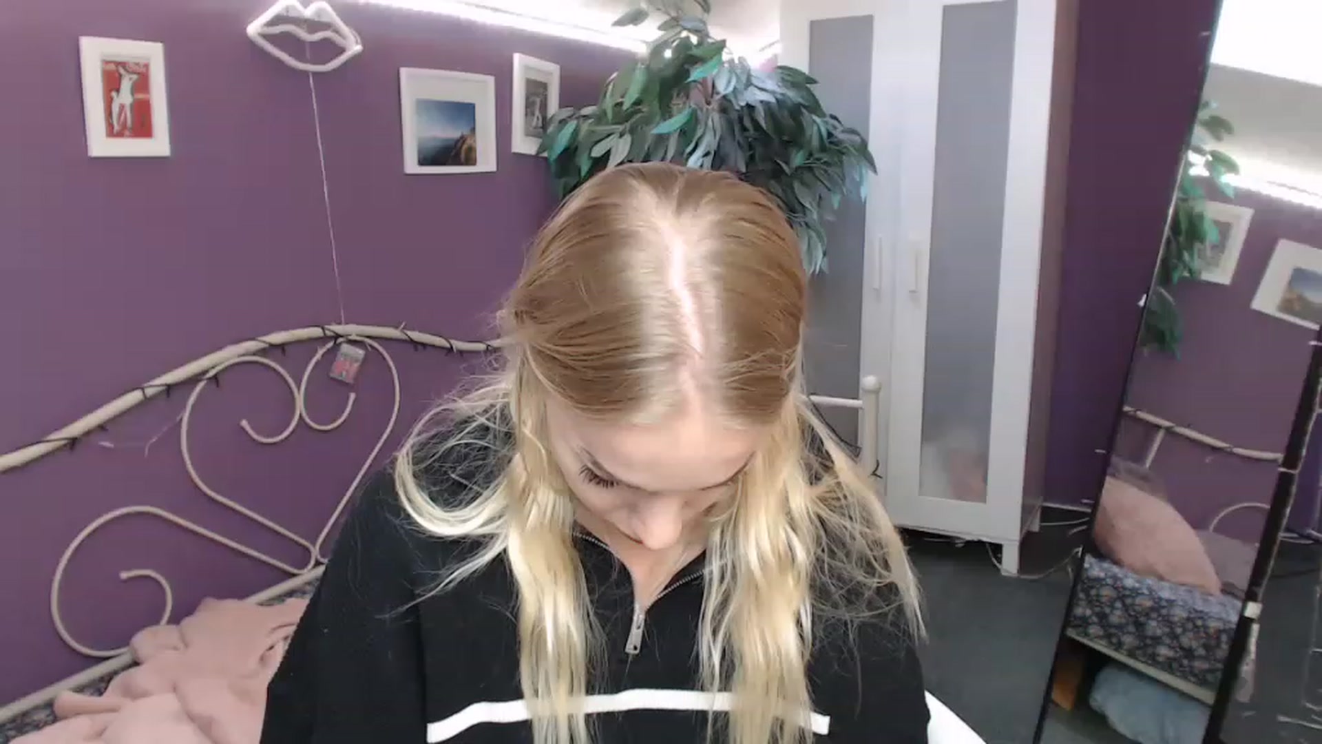 Gallery image thumbnail from JoanQueen's myfreecams stream on, 12/07/2022, 10:12 image 9 of 20