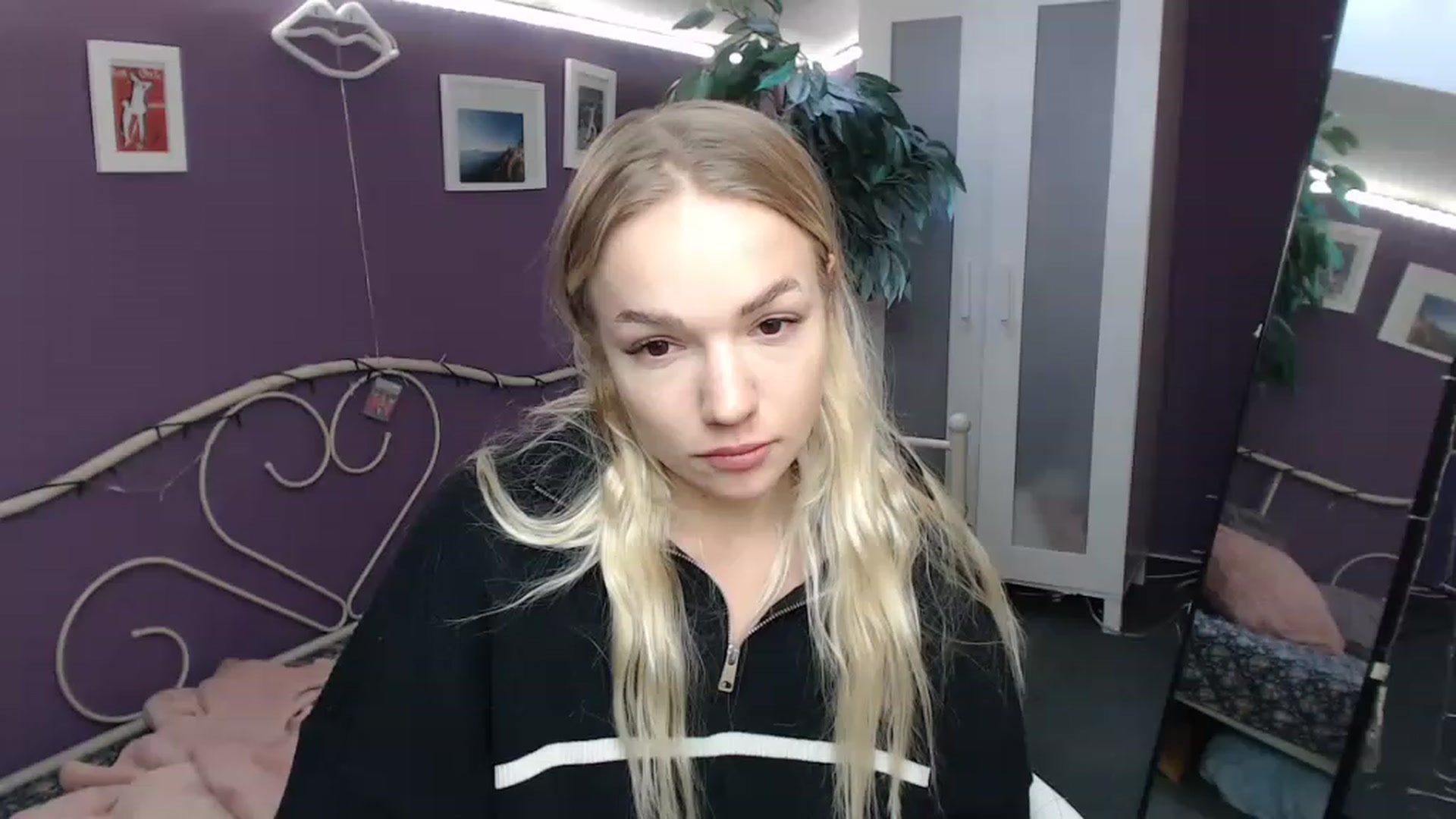 Gallery image thumbnail from JoanQueen's myfreecams stream on, 12/07/2022, 10:12 image 7 of 20