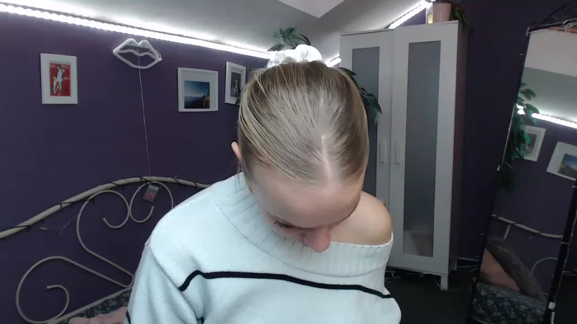 Gallery image thumbnail from JoanQueen's myfreecams stream on, 12/08/2022, 10:19 image 6 of 20