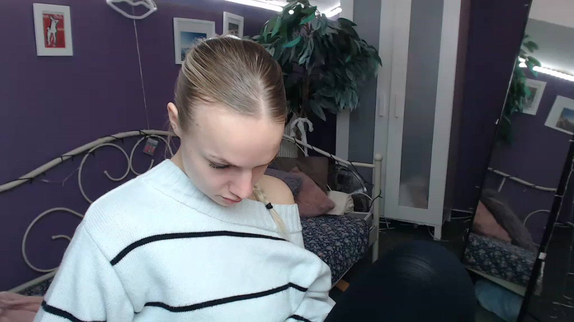 Gallery image thumbnail from JoanQueen's myfreecams stream on, 12/08/2022, 10:19 image 11 of 20