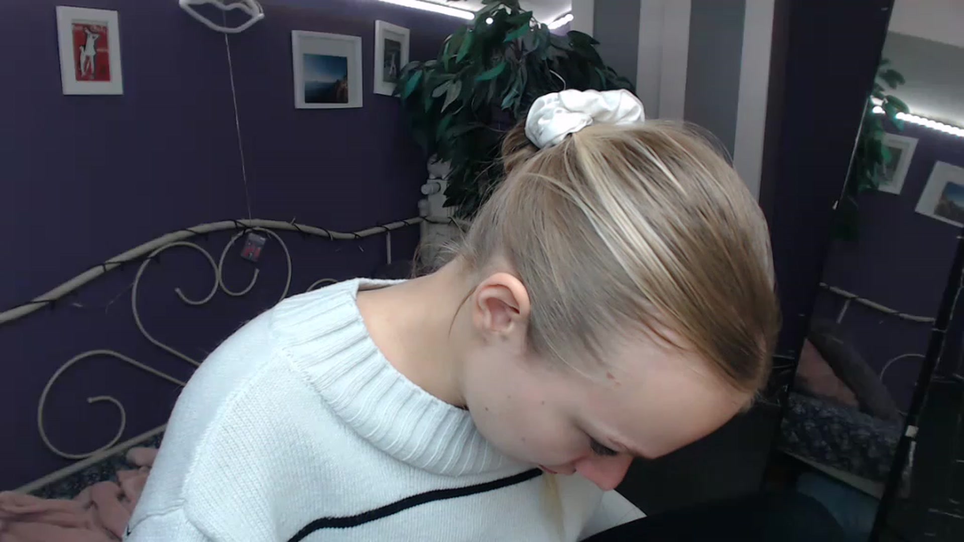 Gallery image thumbnail from JoanQueen's myfreecams stream on, 12/08/2022, 10:19 image 8 of 20
