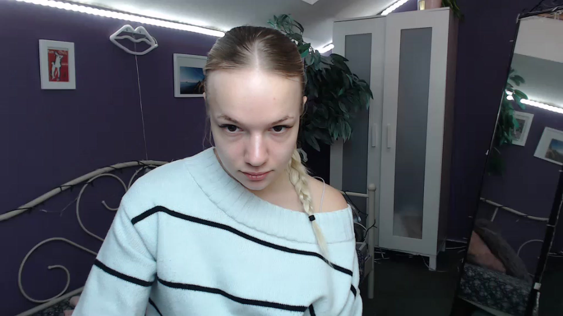 Gallery image thumbnail from JoanQueen's myfreecams stream on, 12/08/2022, 10:19 image 2 of 20