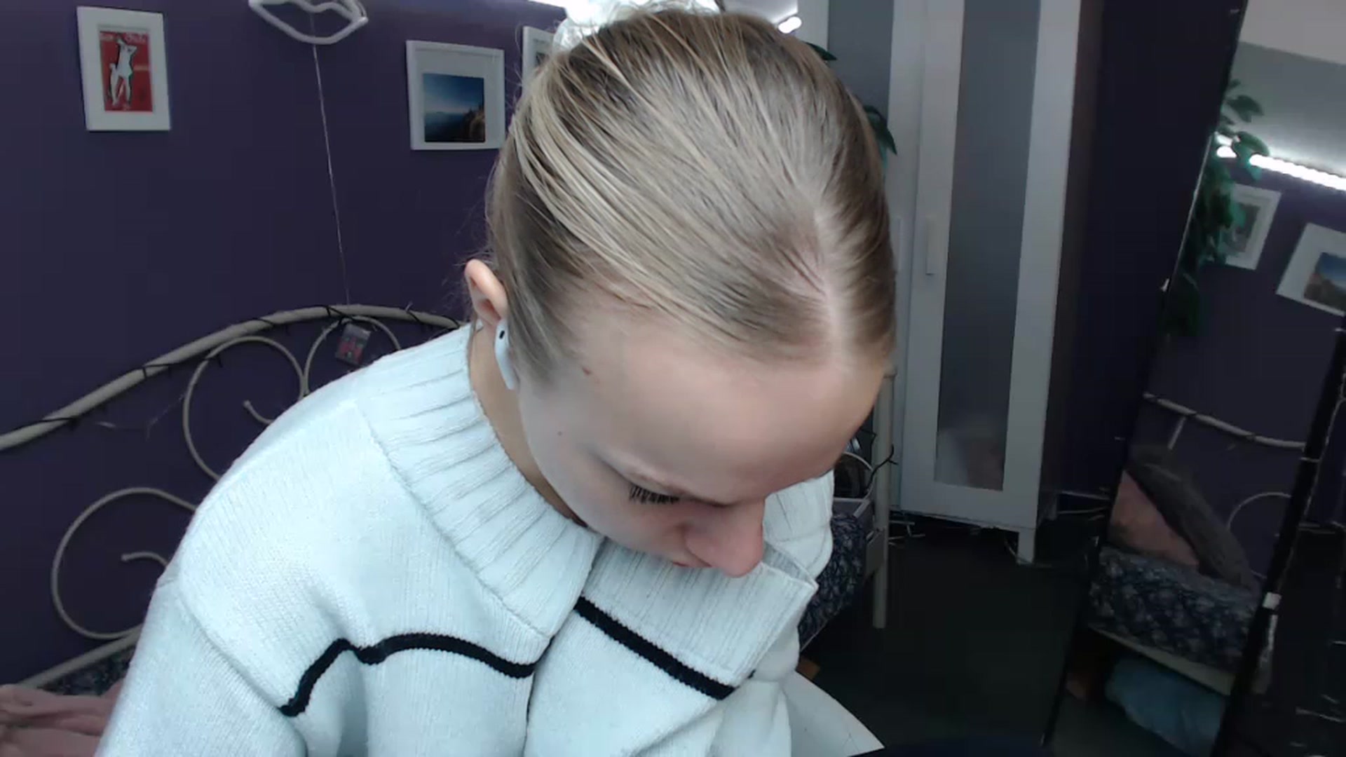 Gallery image thumbnail from JoanQueen's myfreecams stream on, 12/08/2022, 10:19 image 14 of 20