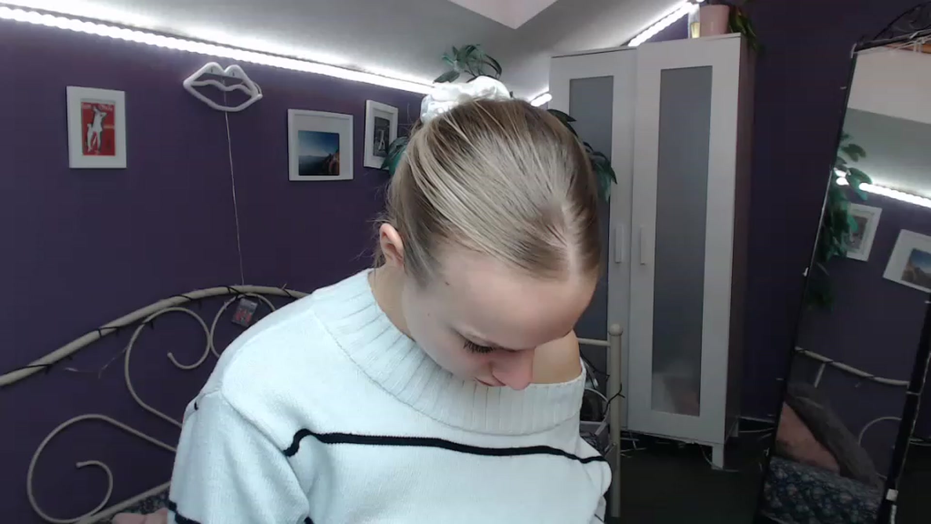 Gallery image thumbnail from JoanQueen's myfreecams stream on, 12/08/2022, 10:19 image 5 of 20