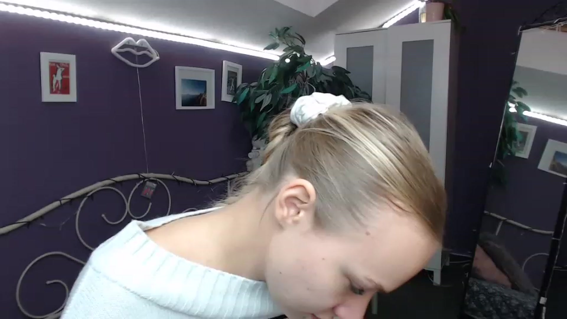 Gallery image thumbnail from JoanQueen's myfreecams stream on, 12/08/2022, 10:19 image 7 of 20