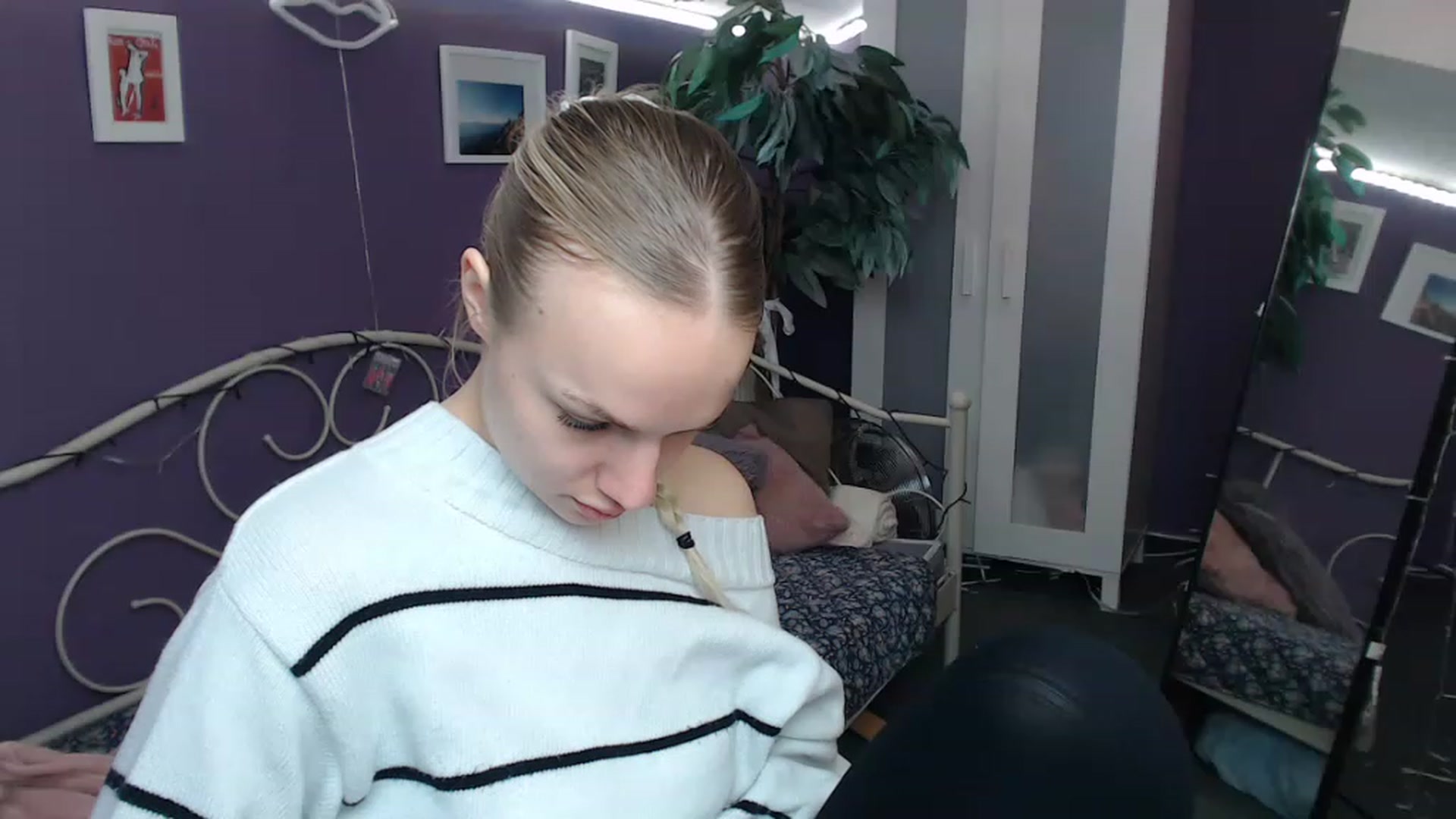 Gallery image thumbnail from JoanQueen's myfreecams stream on, 12/08/2022, 10:19 image 10 of 20