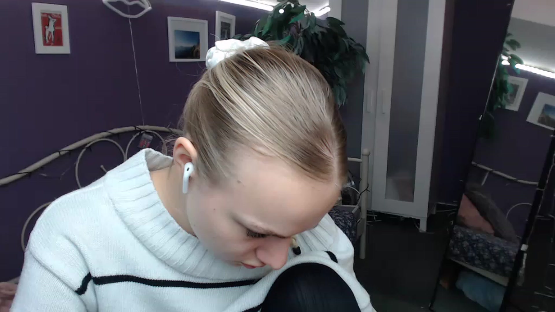 Gallery image thumbnail from JoanQueen's myfreecams stream on, 12/08/2022, 10:19 image 16 of 20