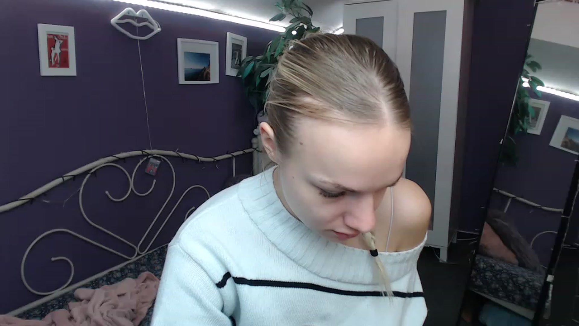 Gallery image thumbnail from JoanQueen's myfreecams stream on, 12/08/2022, 10:19 image 3 of 20