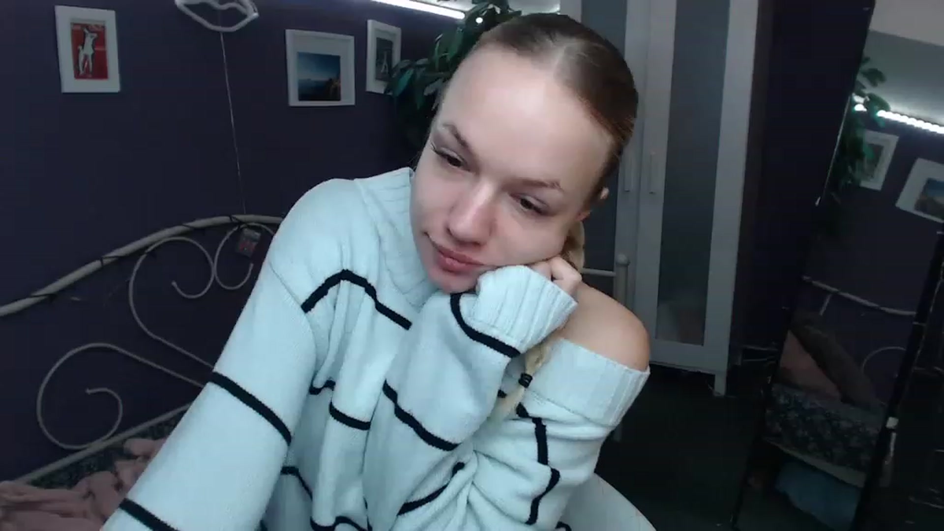 Gallery image thumbnail from JoanQueen's myfreecams stream on, 12/08/2022, 10:19 image 9 of 20
