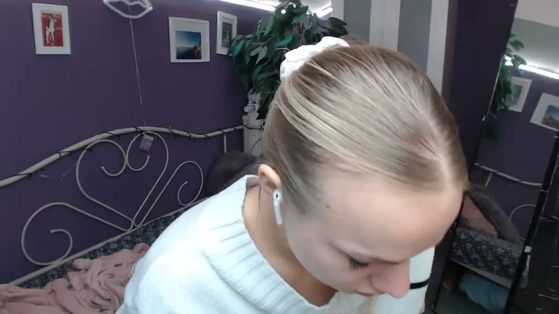 Gallery image thumbnail from JoanQueen's myfreecams stream on, 12/08/2022, 10:19 image 12 of 20