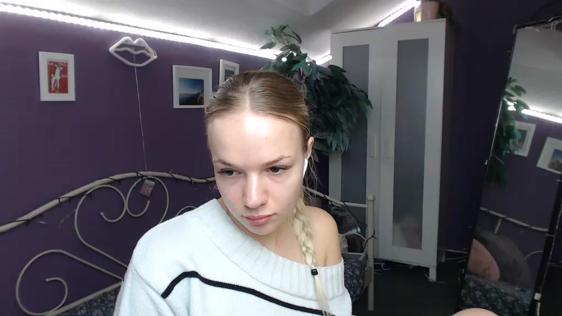 Gallery image thumbnail from JoanQueen's myfreecams stream on, 12/08/2022, 14:50 image 5 of 20