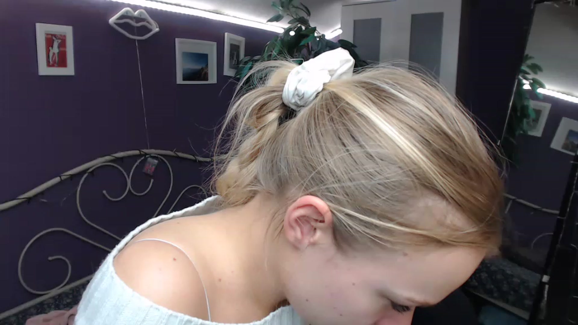Gallery image thumbnail from JoanQueen's myfreecams stream on, 12/08/2022, 14:50 image 19 of 20