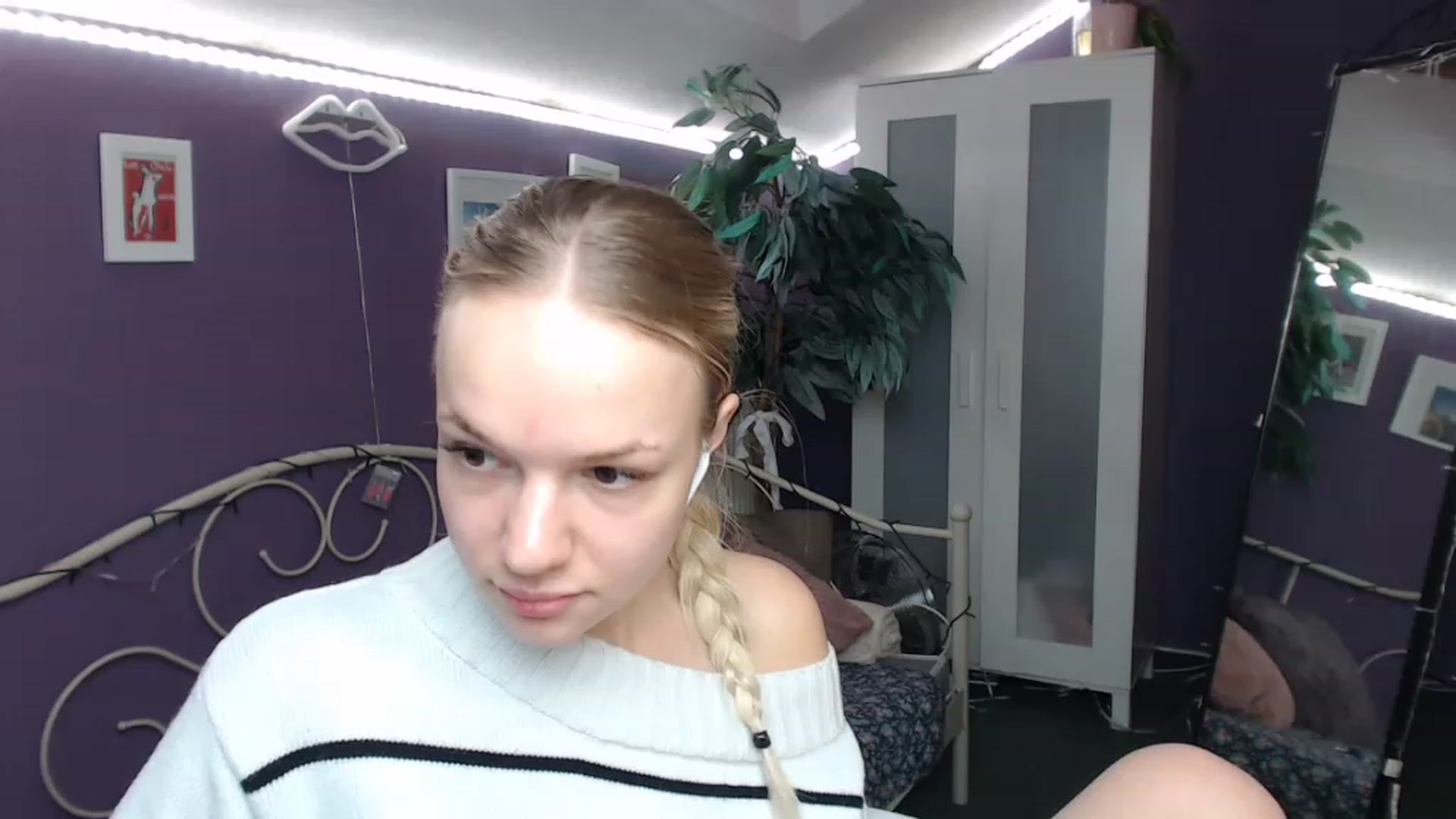 Gallery image thumbnail from JoanQueen's myfreecams stream on, 12/08/2022, 14:50 image 4 of 20