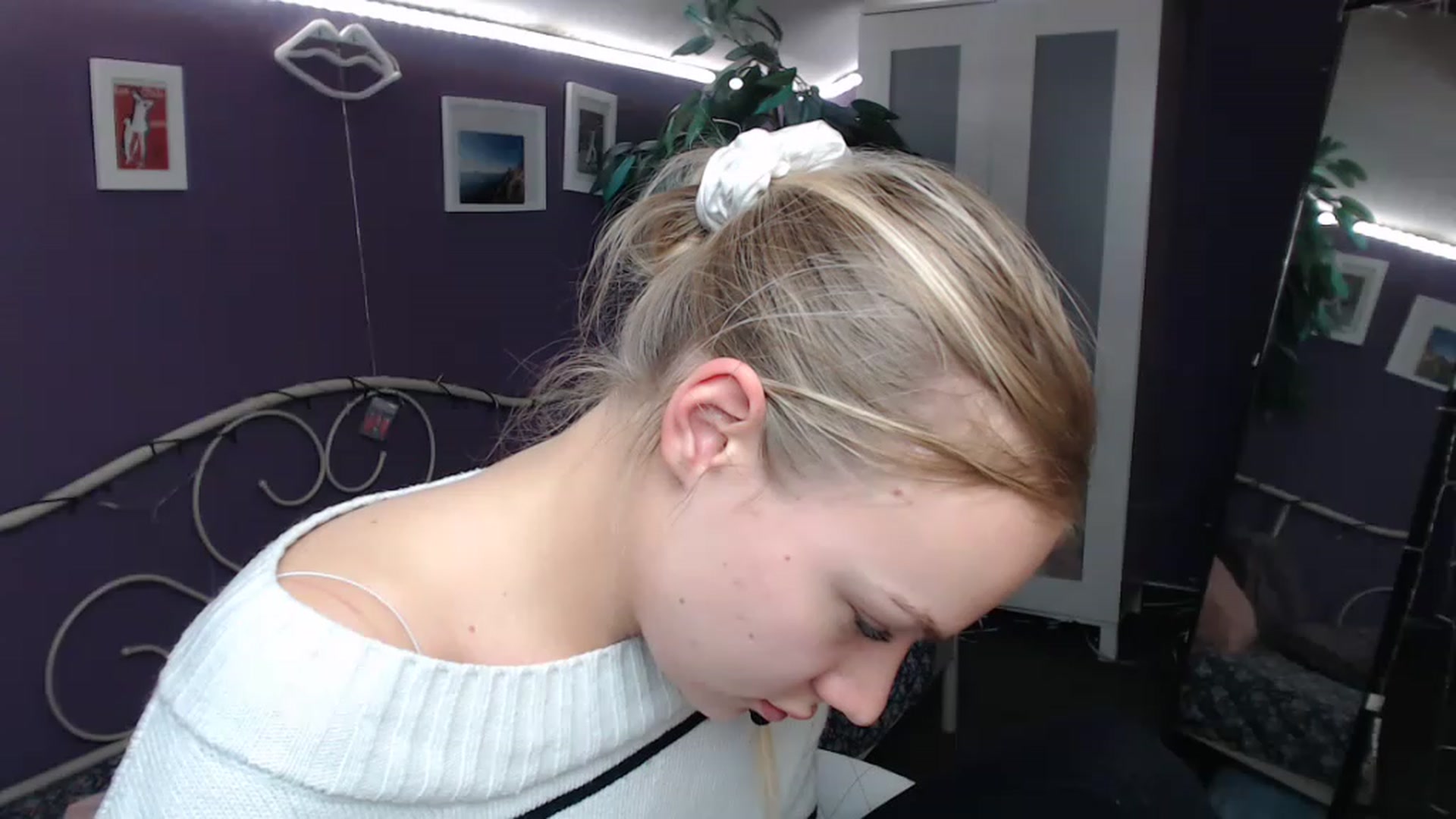 Gallery image thumbnail from JoanQueen's myfreecams stream on, 12/08/2022, 14:50 image 18 of 20