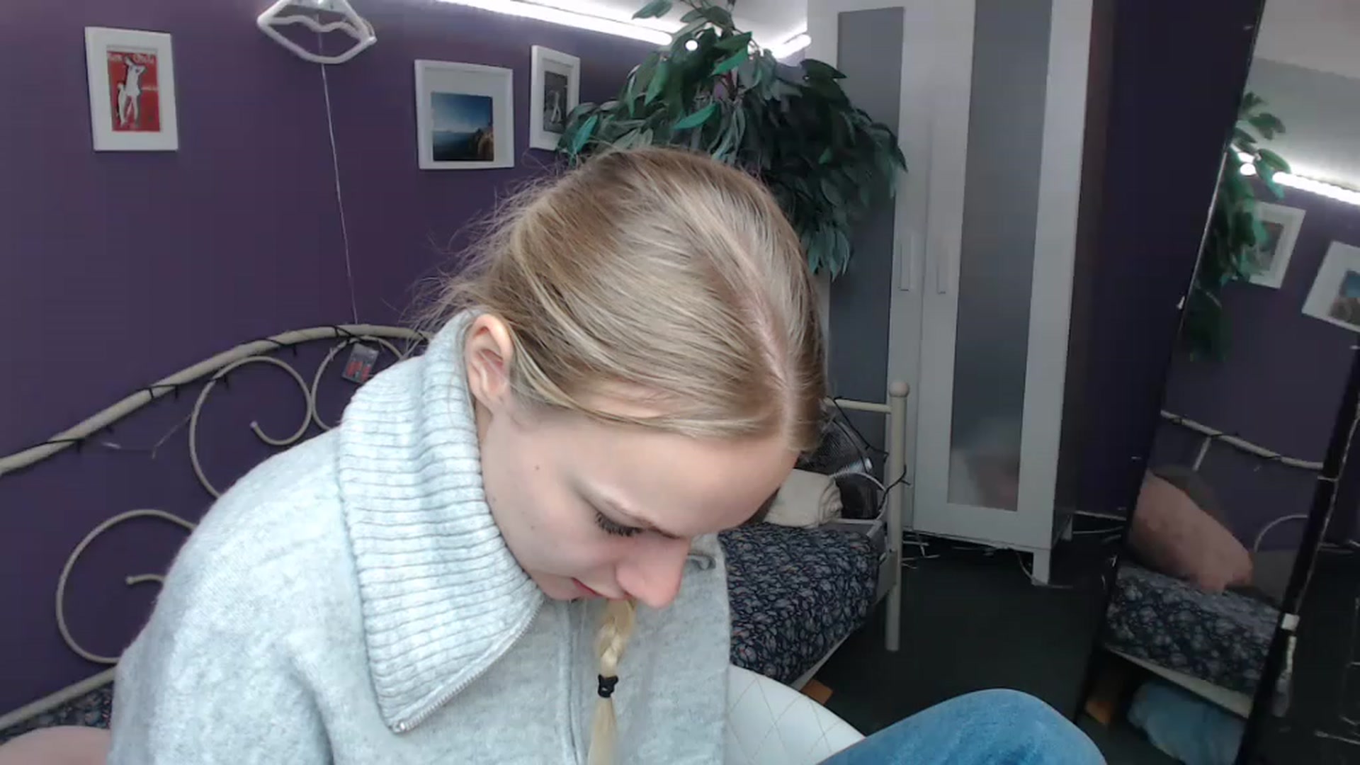 Gallery image thumbnail from JoanQueen's myfreecams stream on, 12/09/2022, 09:59 image 2 of 20